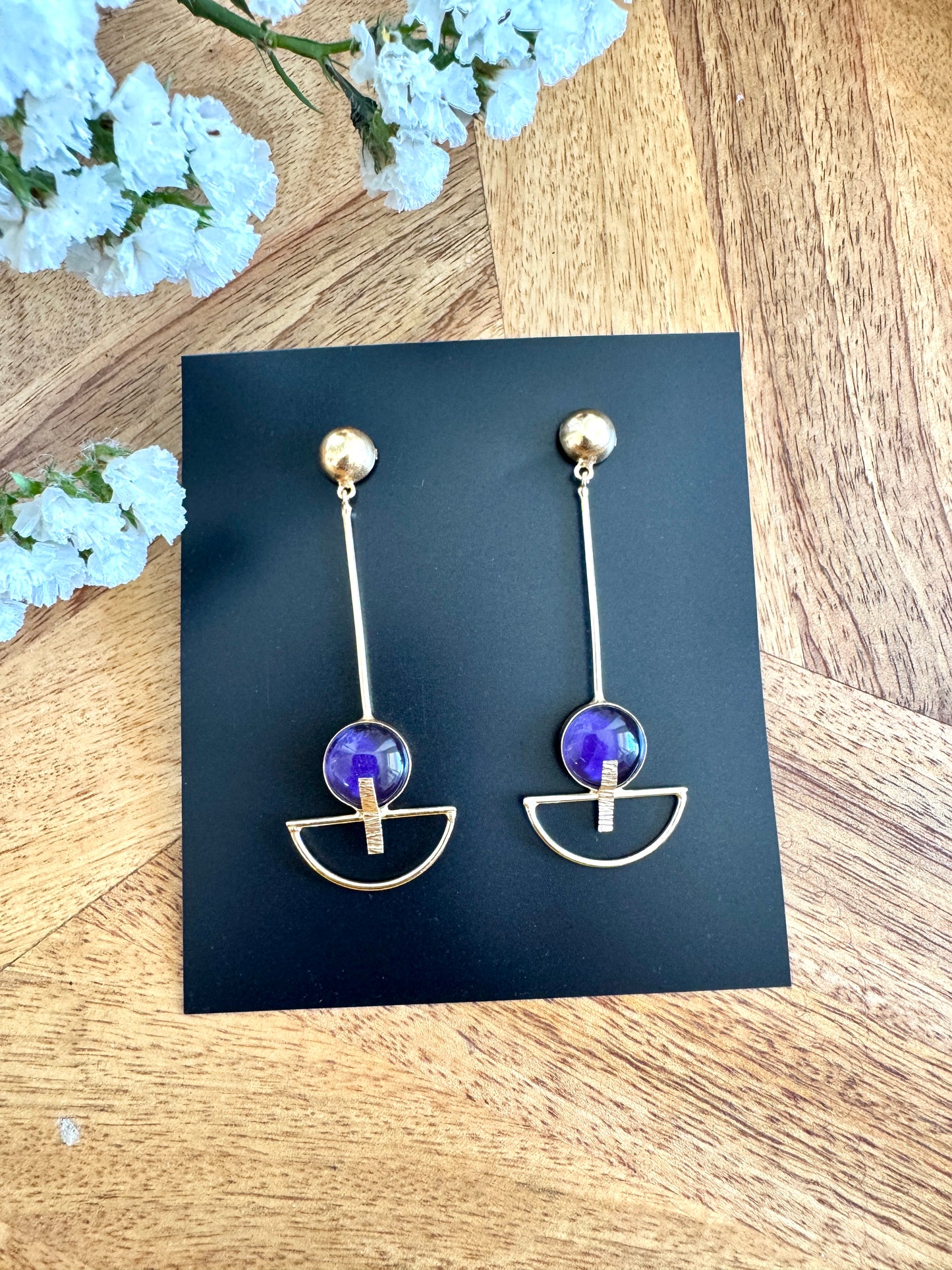 Balanced stone - Purple