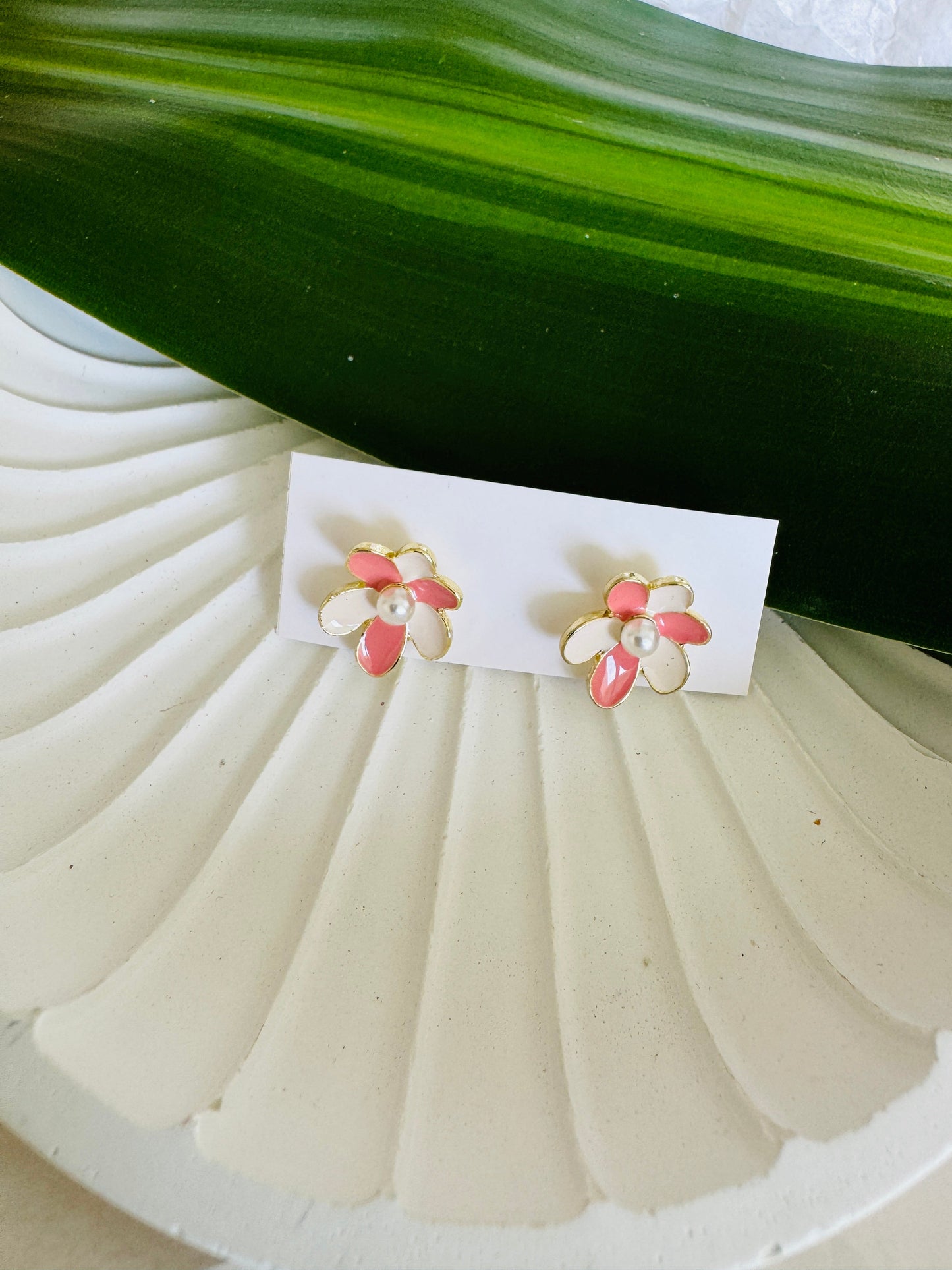 Ear studs - Flower Peach and White
