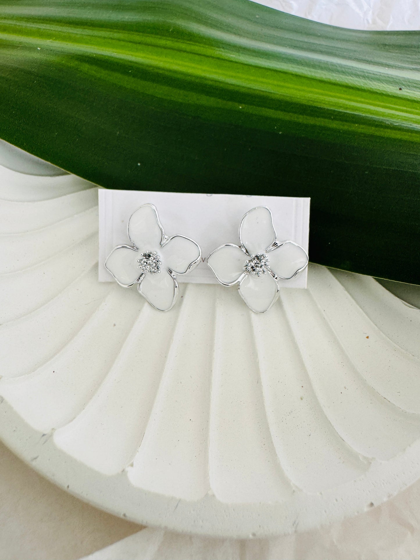 Ear studs - White Petals