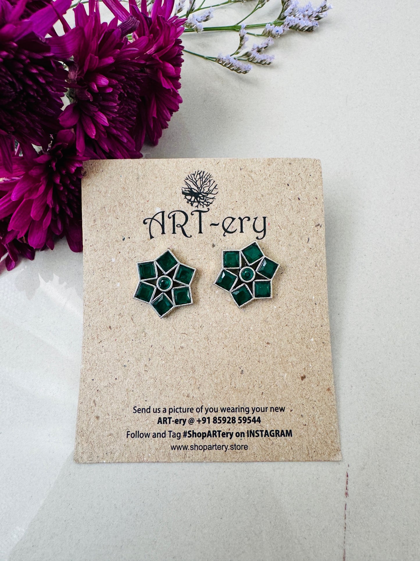 Star shaped floral design - Green