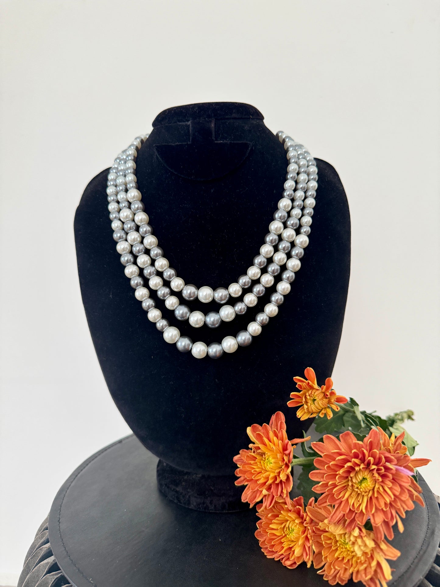 Triple layer necklace pearls