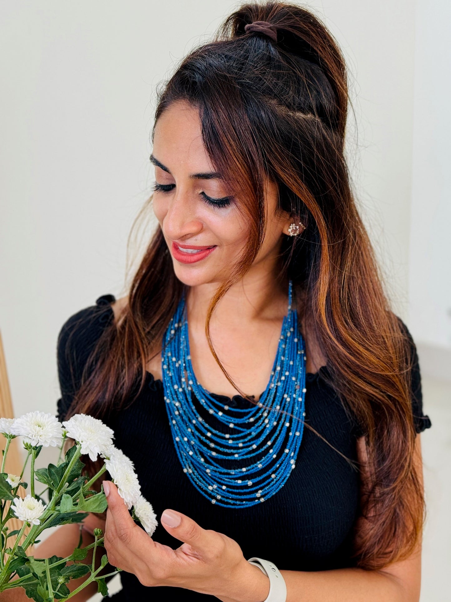 Multistrand beaded wire statement necklace - blue