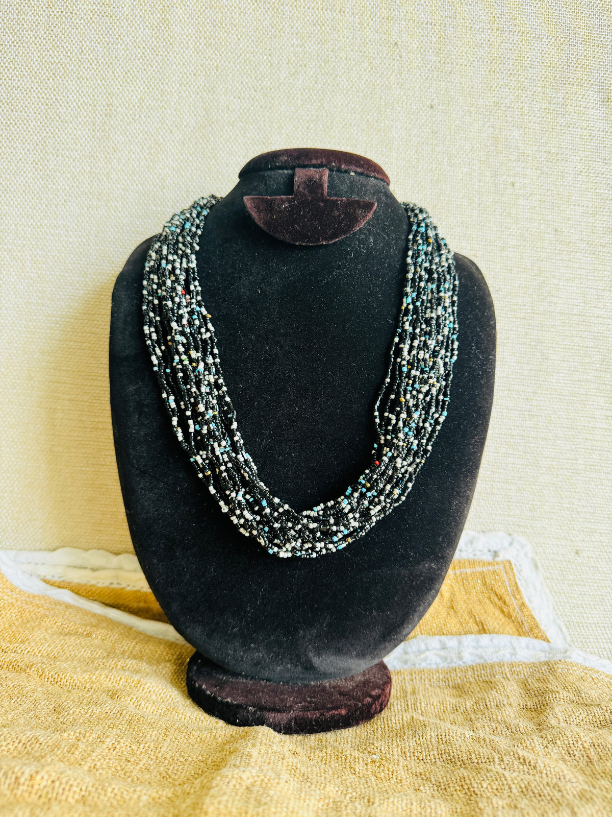 Sugar bead cluster multi layer necklace - Black