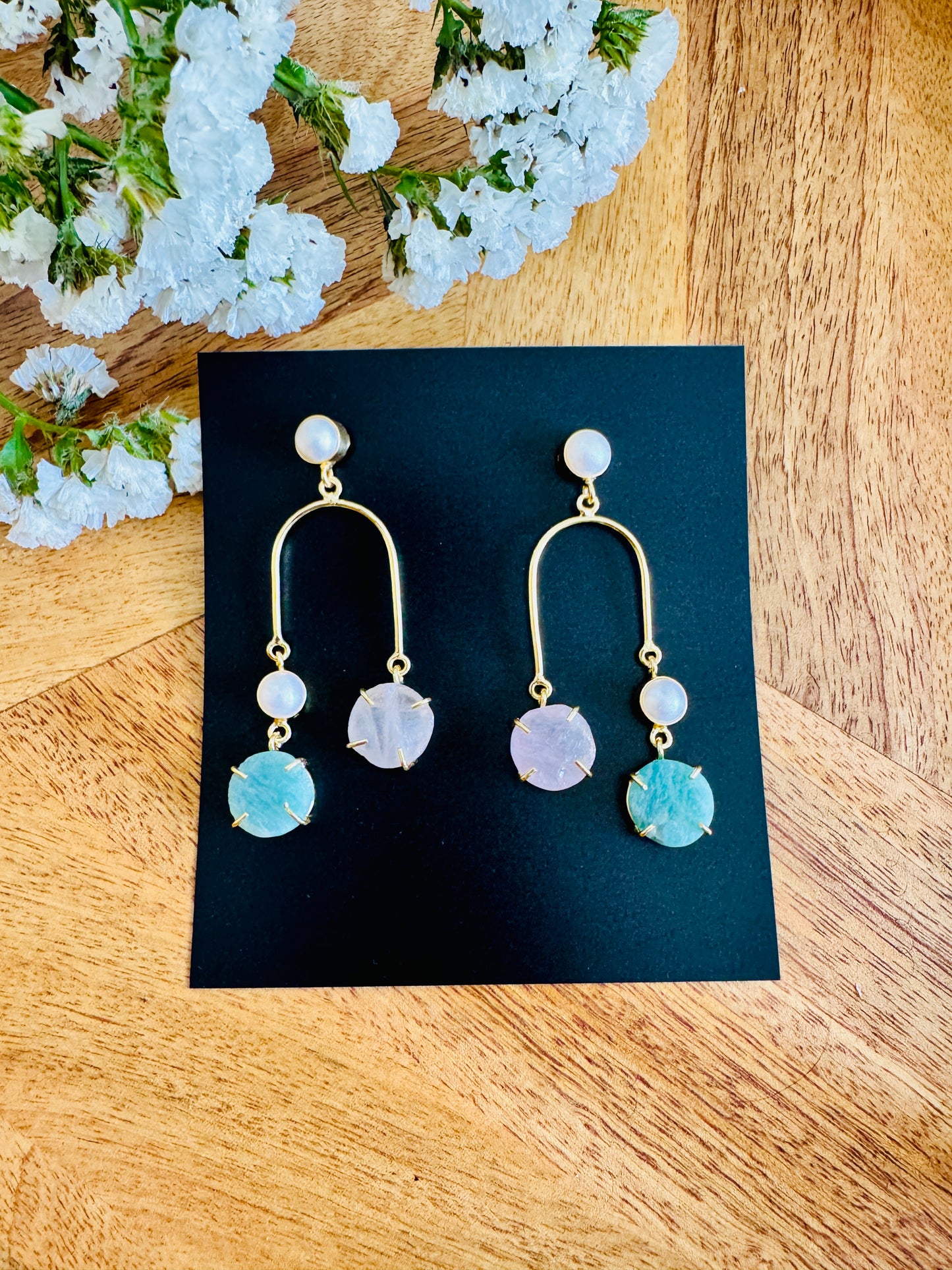 Hanging stones and pearl