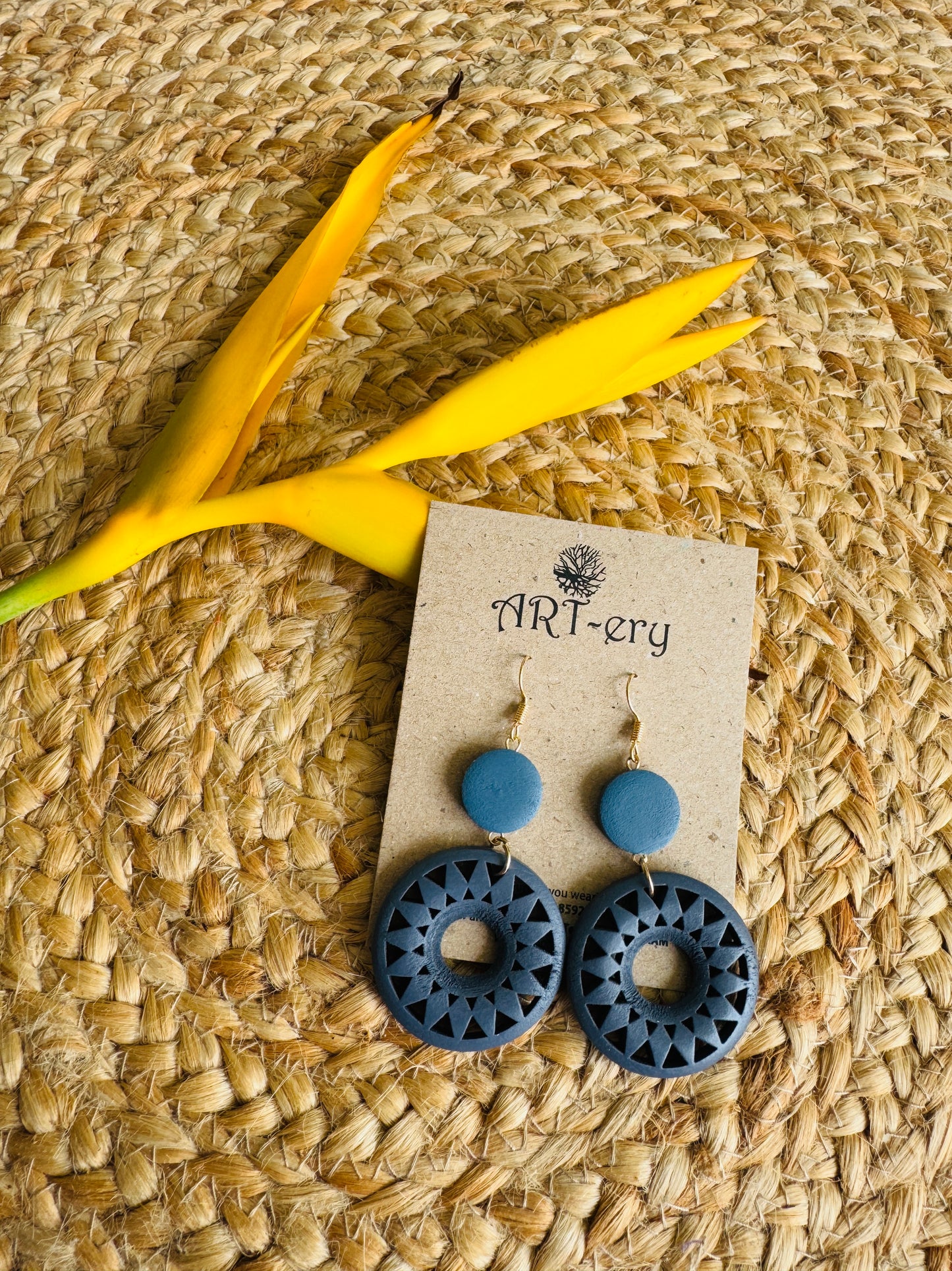 Lightweight wooden pastel earring - Grey