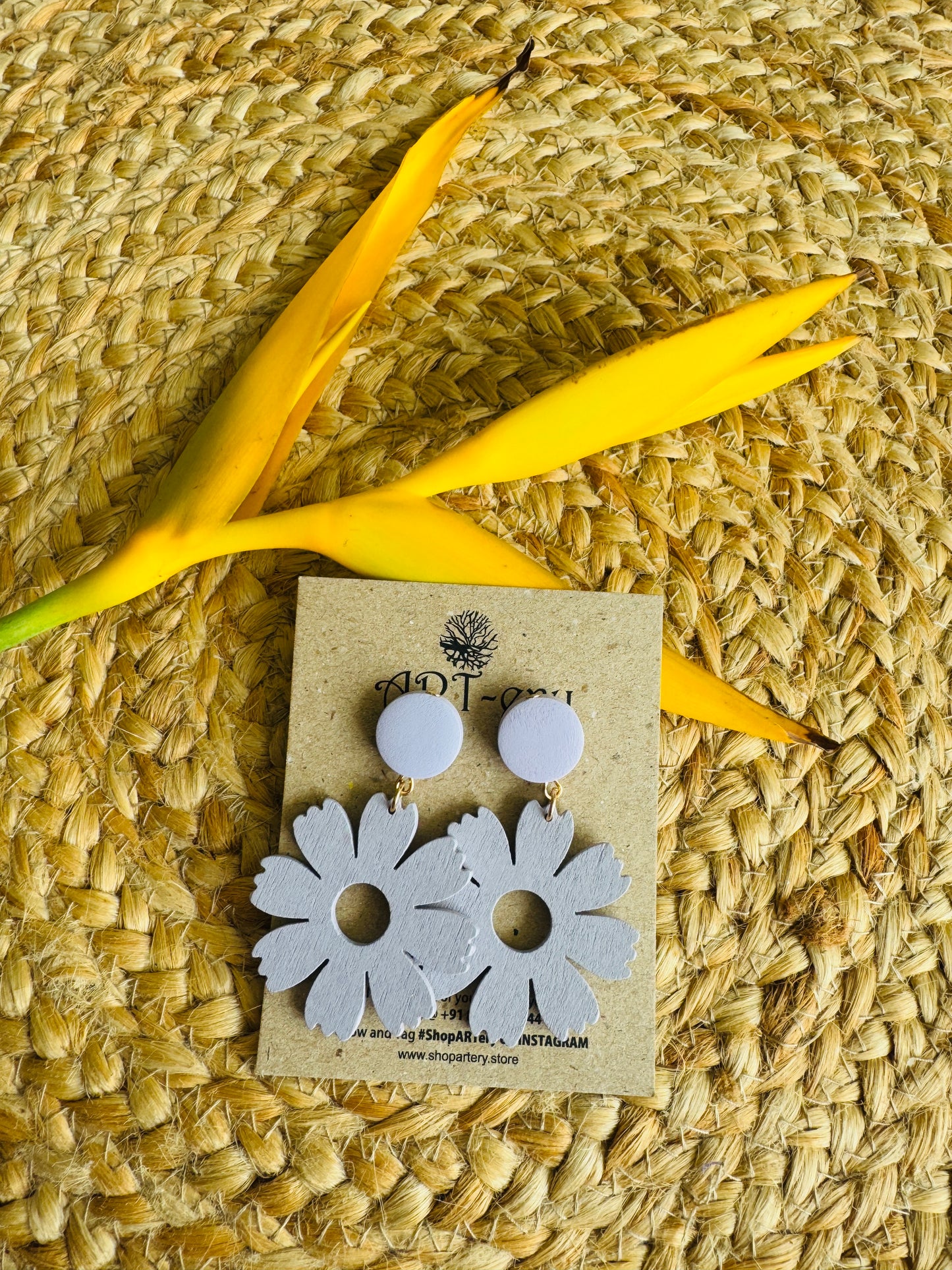 Lightweight wooden pastel earring - Lavender