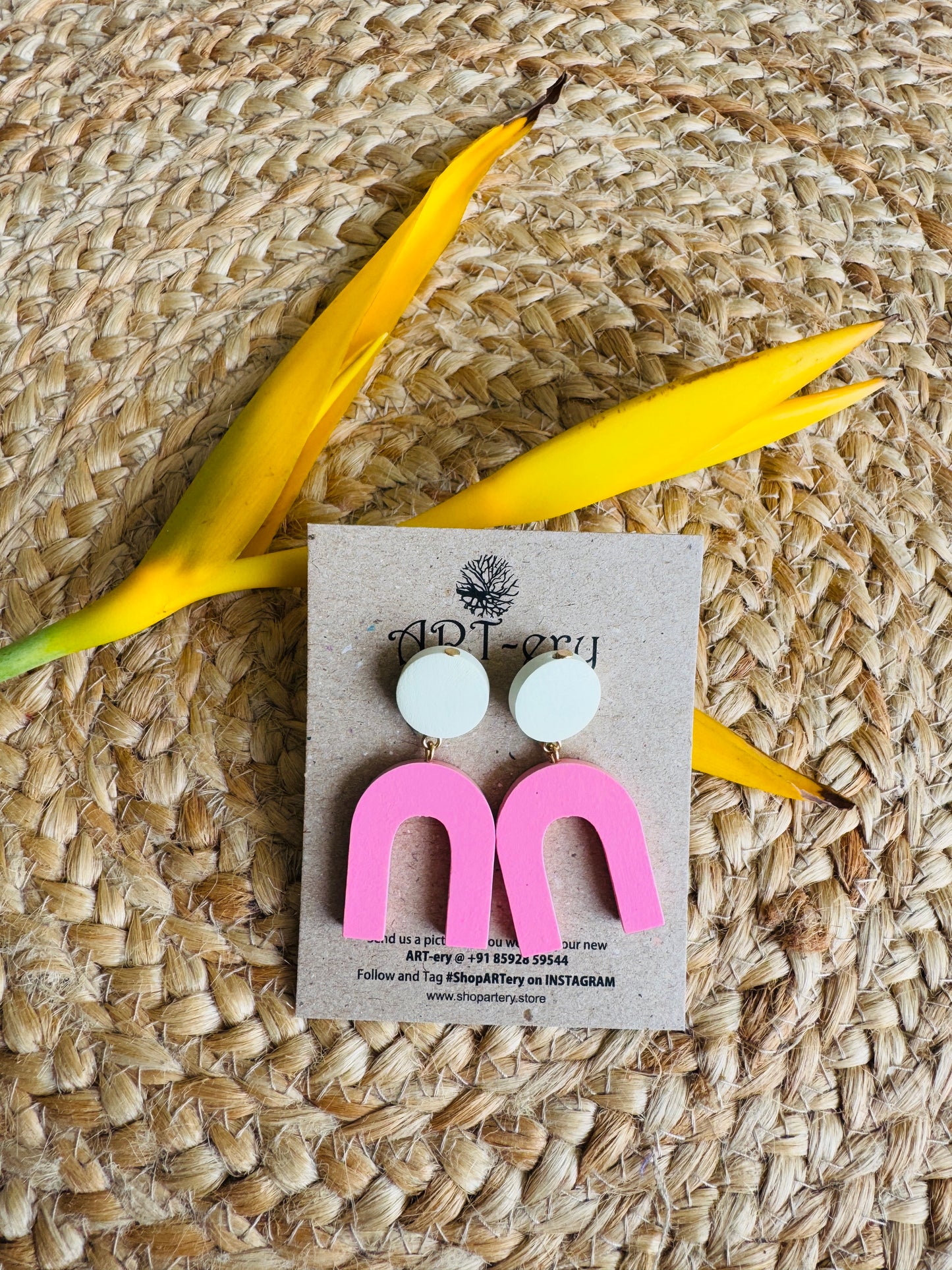 Lightweight wooden pastel earring - Geometric Pink