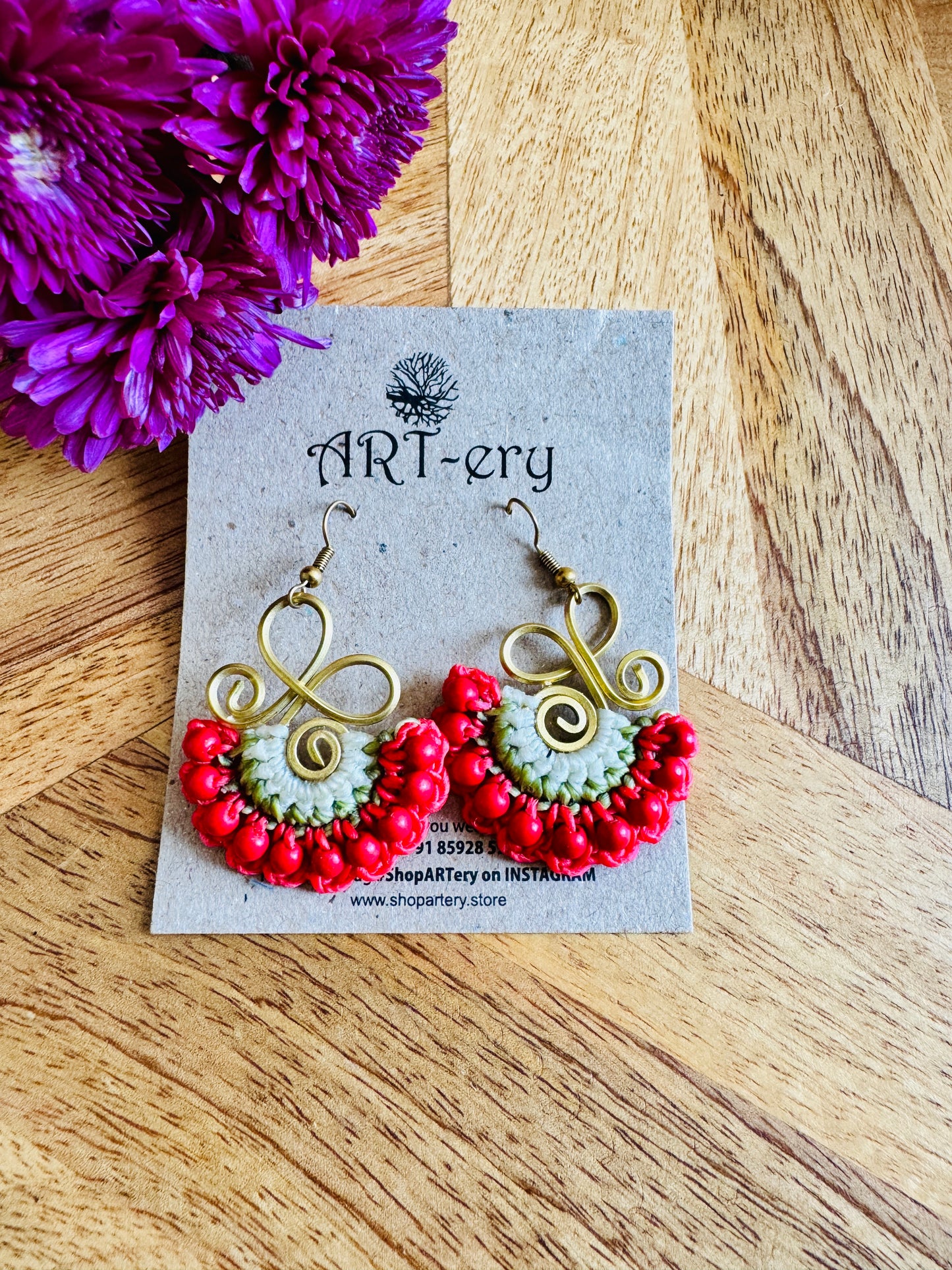 Handcrafted beaded earrings - Red beads