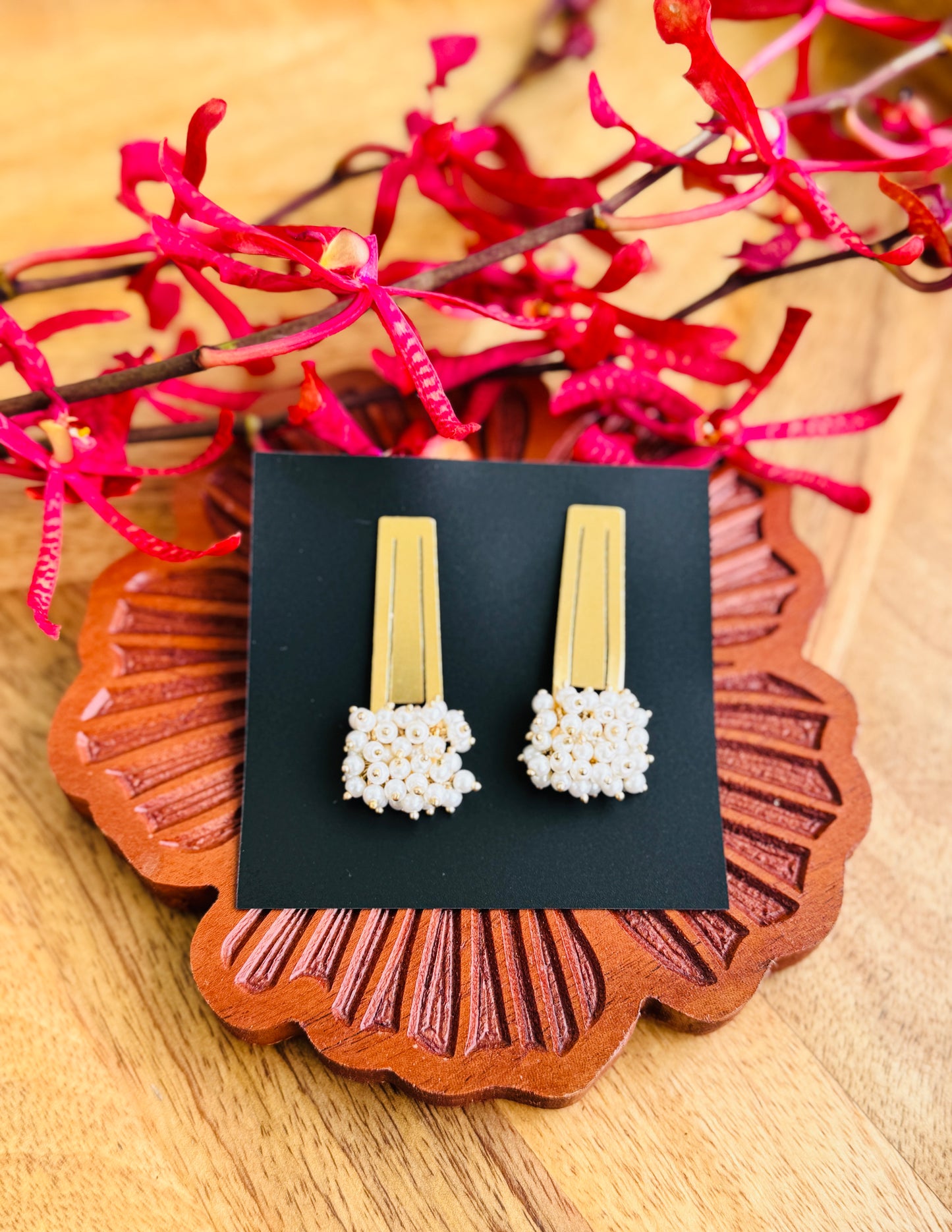 Abstract statement brass necklaces - Pearl Cluster stud