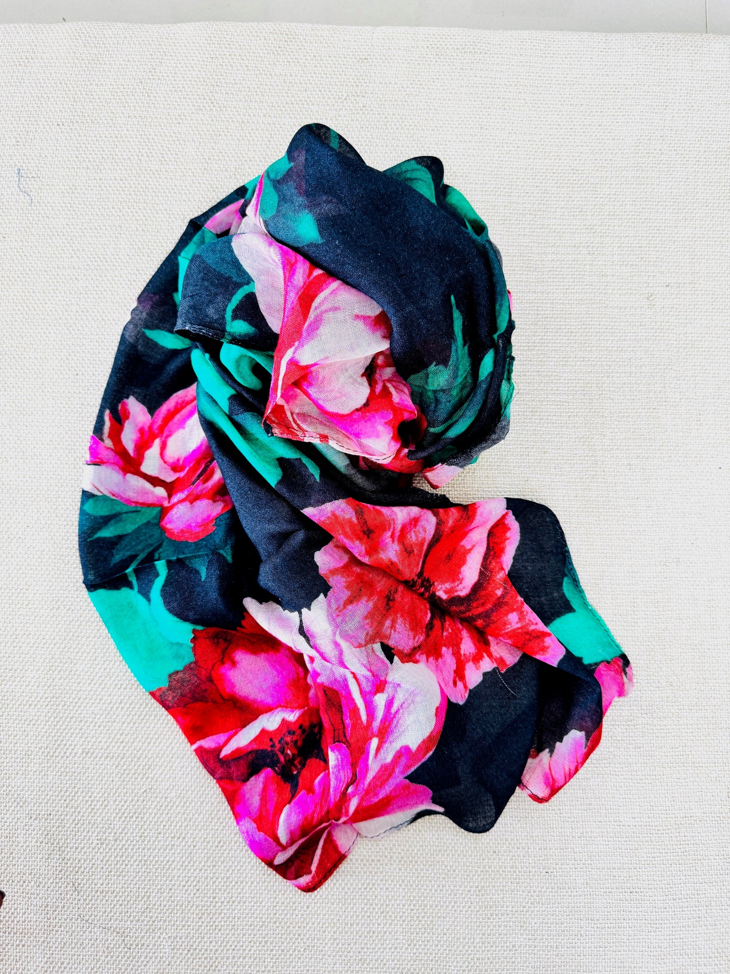 Lightweight Printed Poly-Cotton Scarf for Women Light color - Large motif