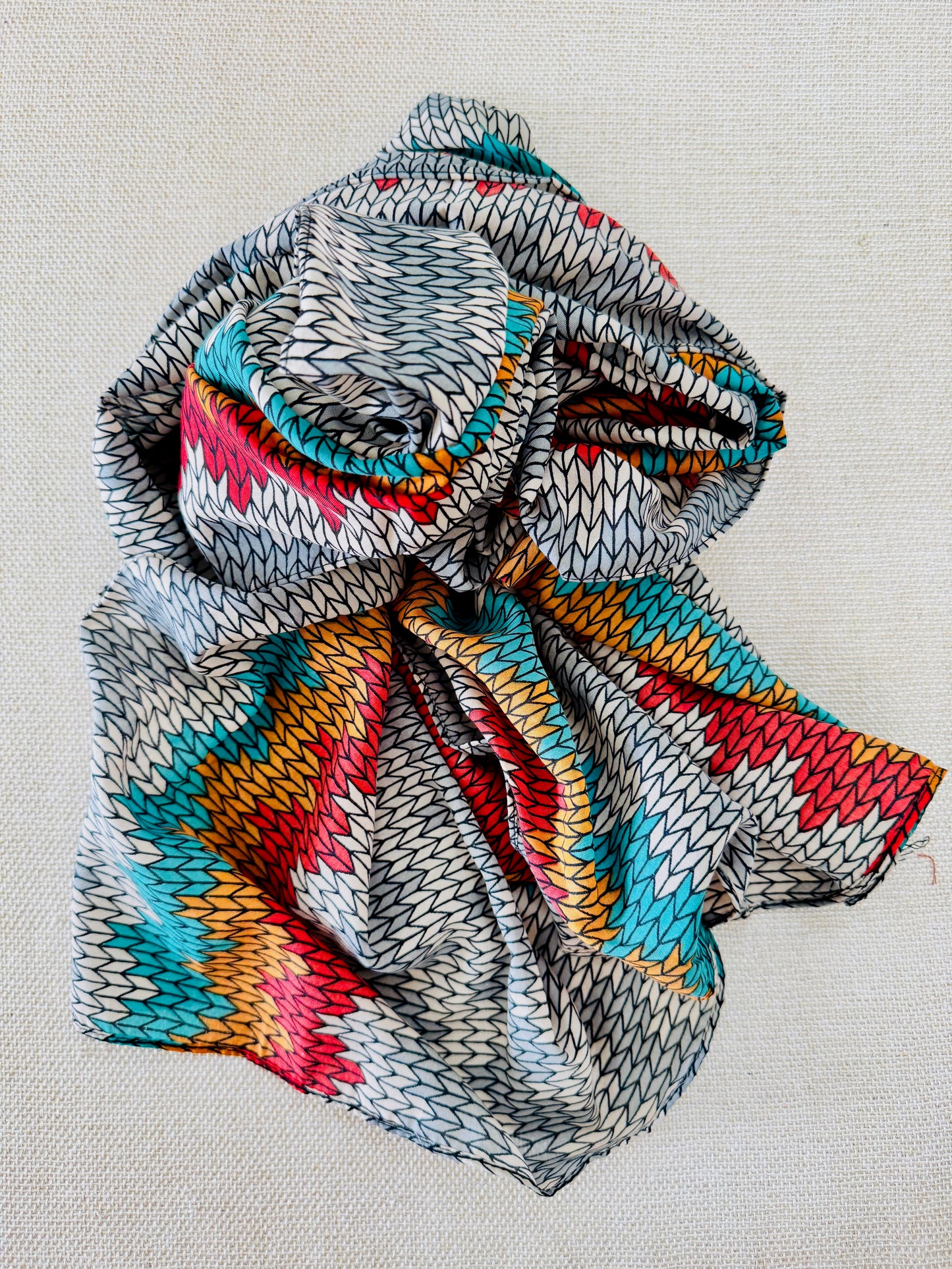 Lightweight Printed Poly-Cotton Scarf for Women Light color - Geometric print