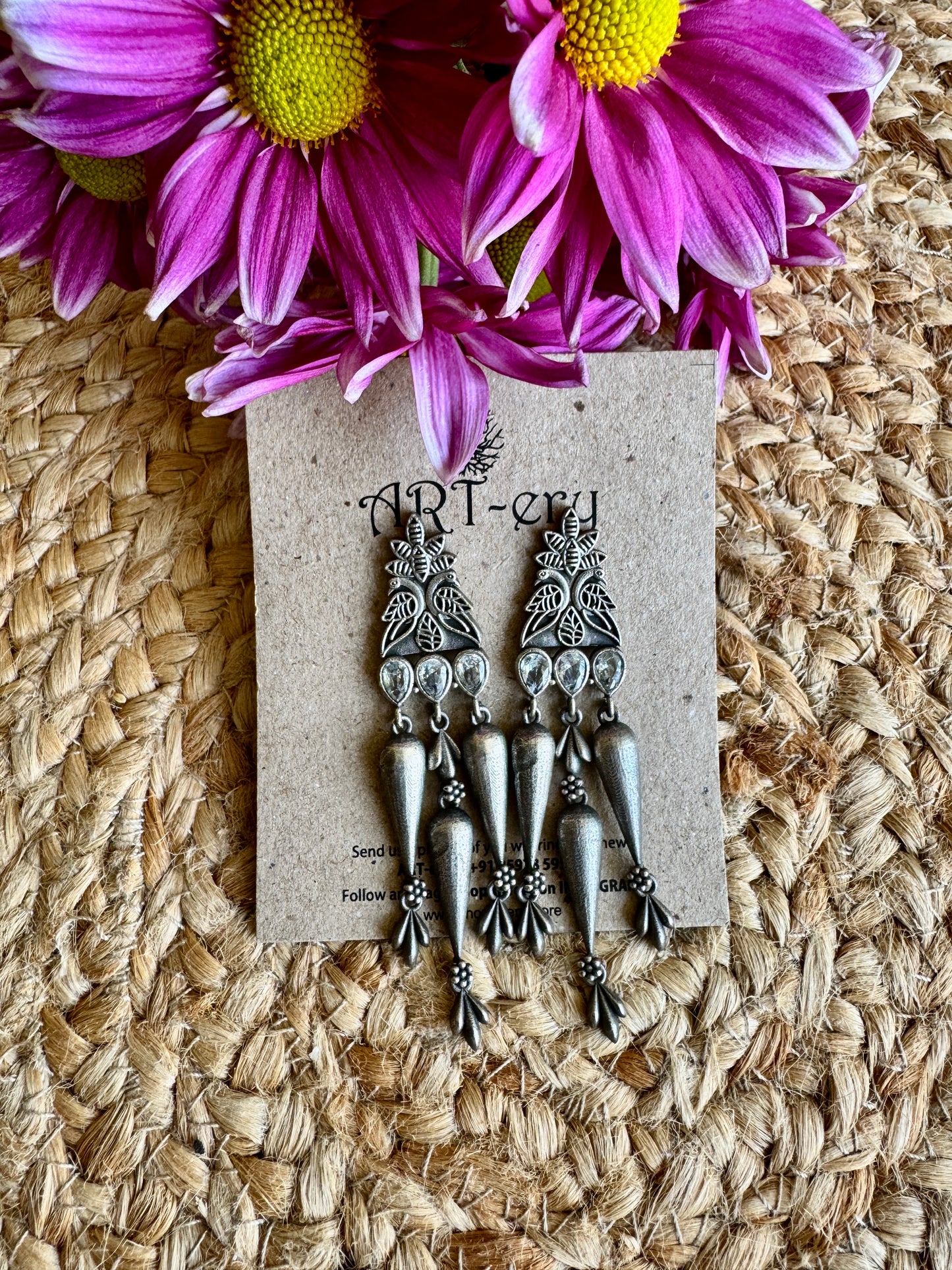 Look alike silver dangler - White