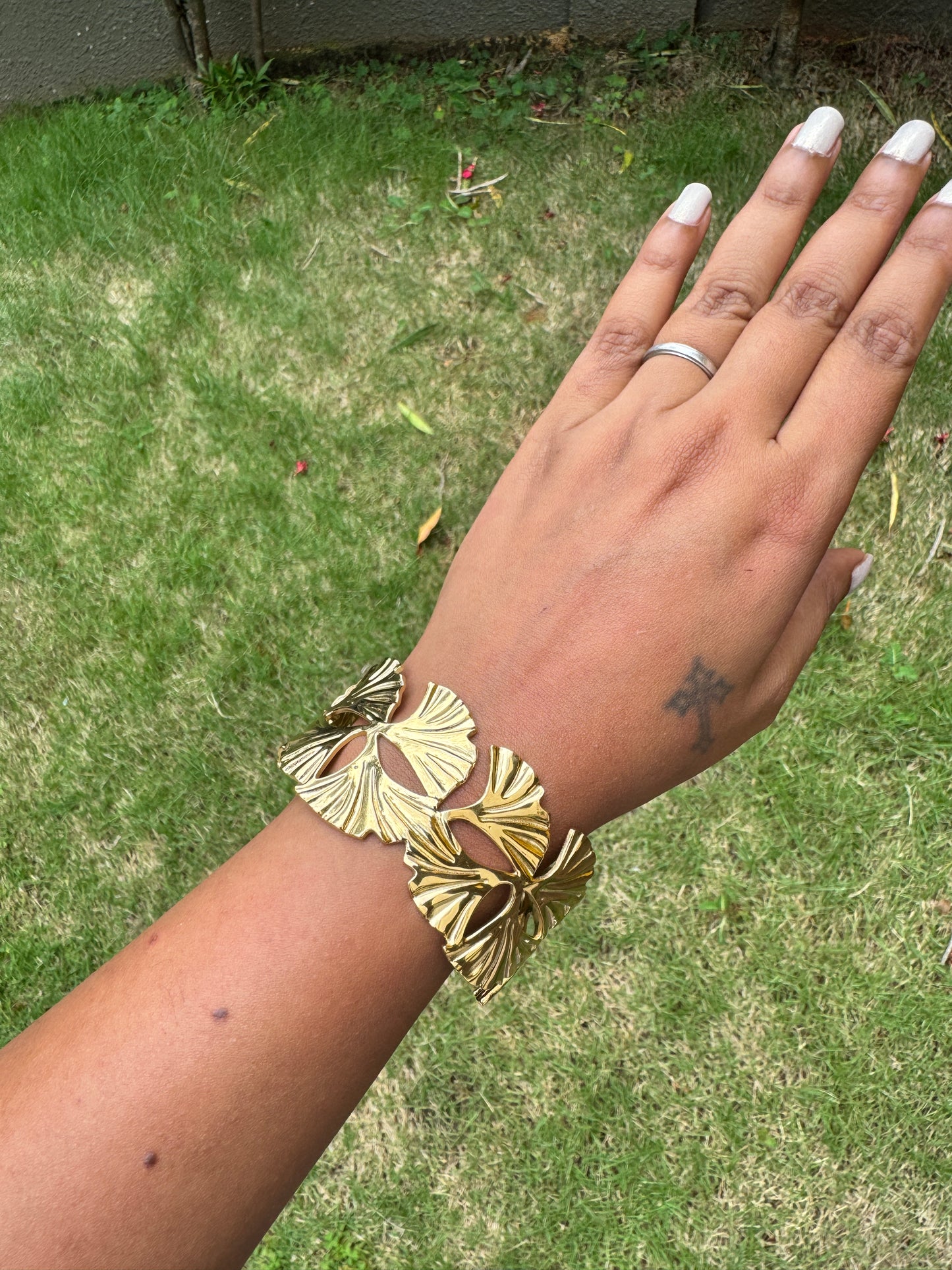 Delicate petals arm cuff - Gold