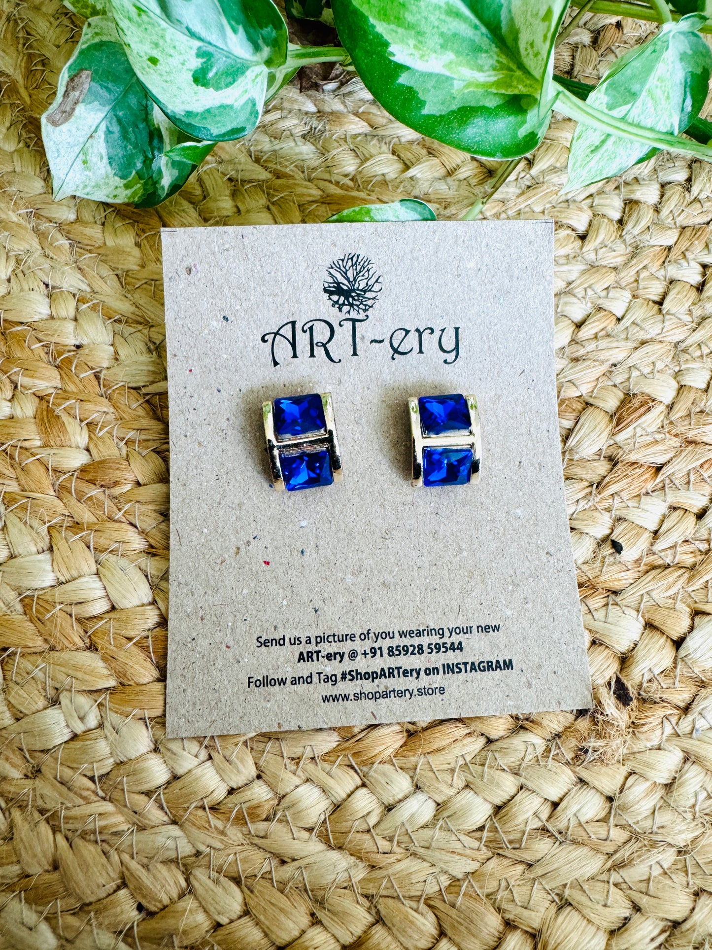 Blue ear stud in gold tone base