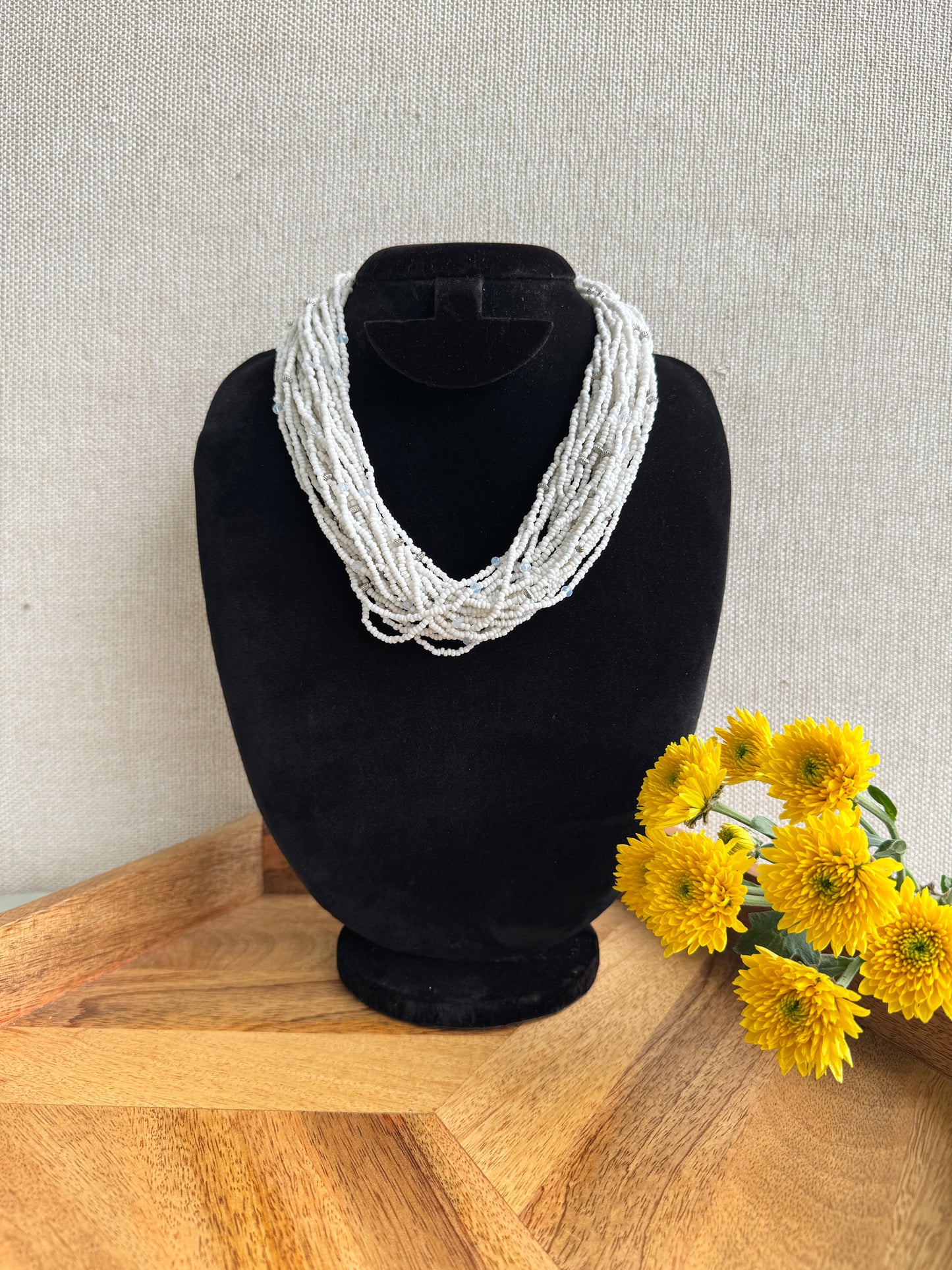 Multi-layer necklace with small beads - White