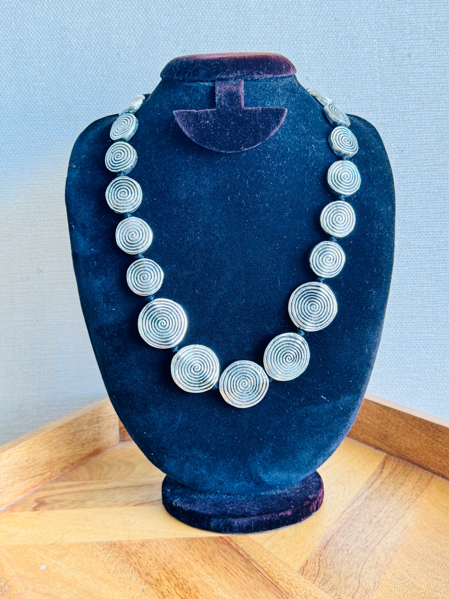 Statement metal necklace with adjustable cord - Silver