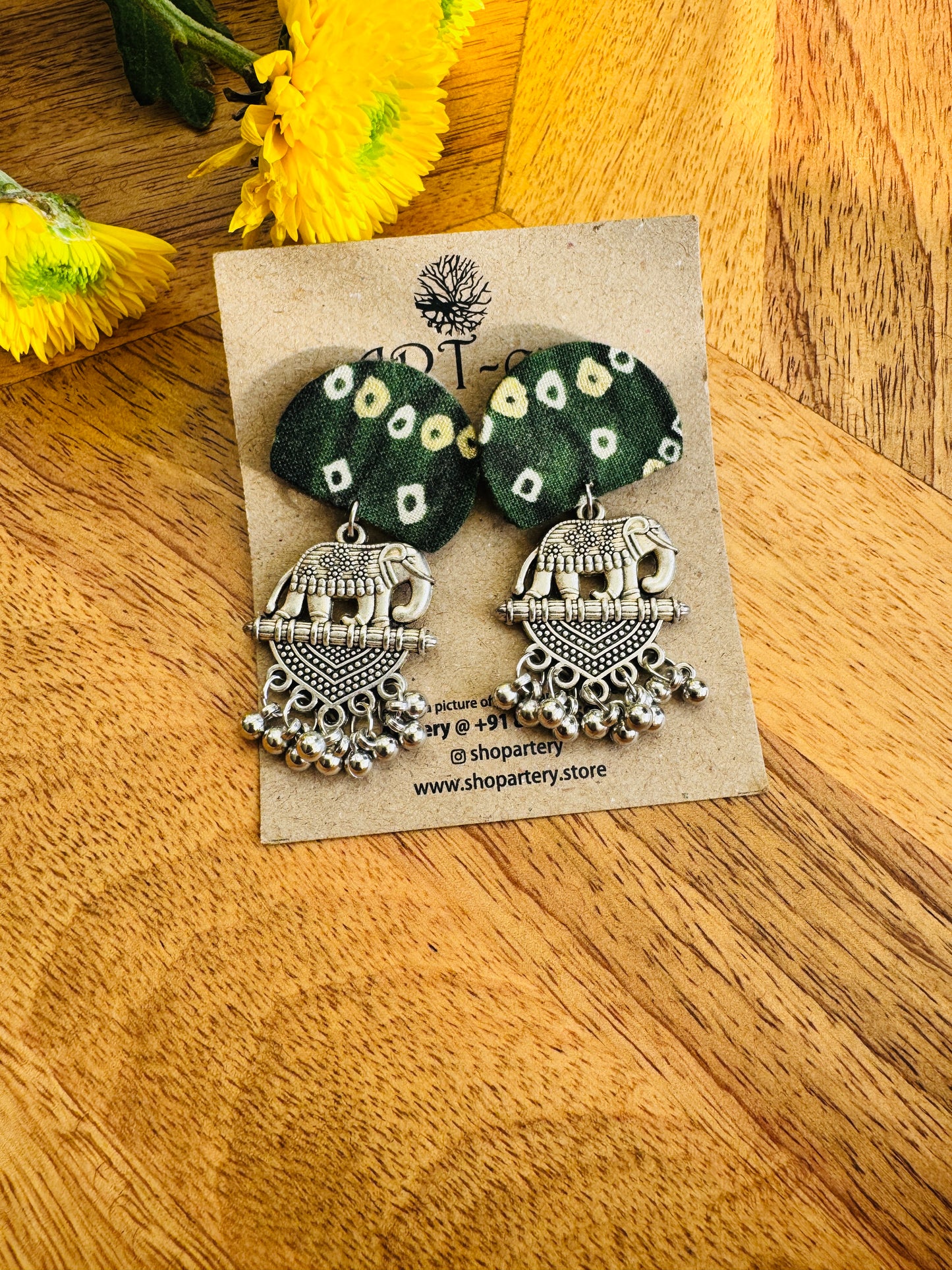 Fabric earrings - Green bandini