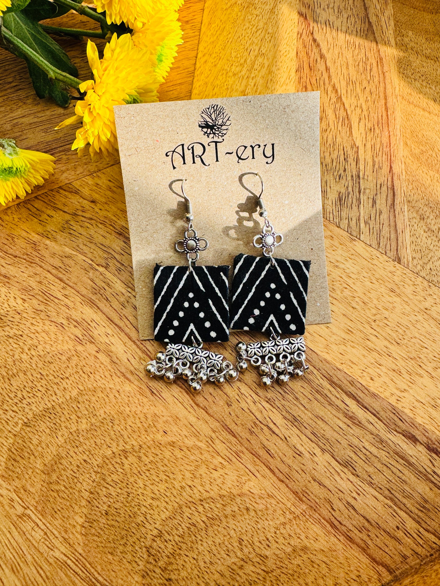 Fabric earrings - Black zig zag