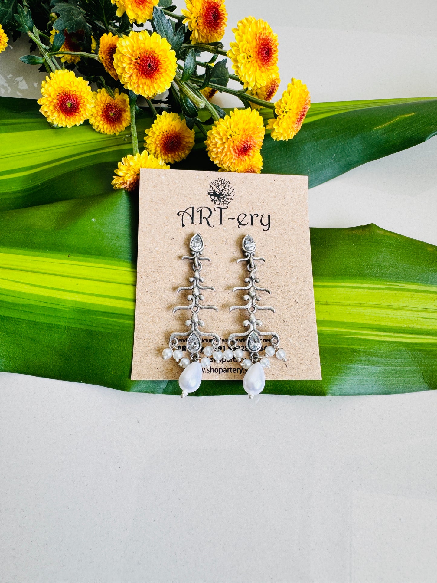 Oxidised silver white dangler