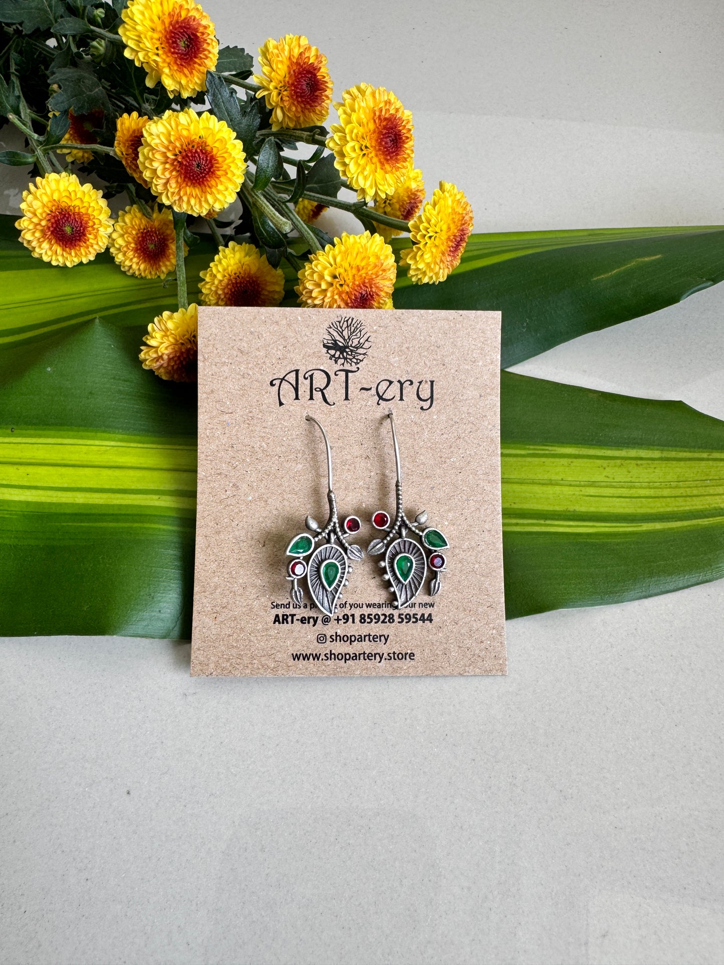 Simple stone drop earrings - Green