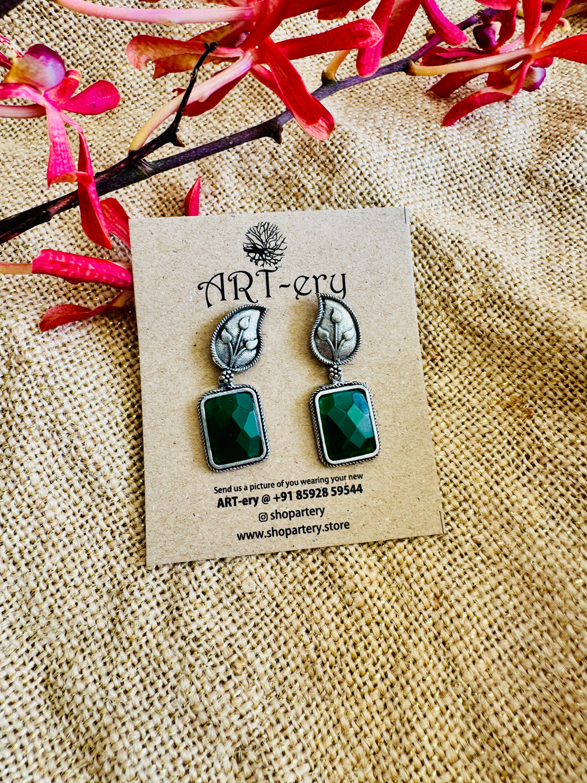 Leaf Design Lightweight Stone Earrings - Green