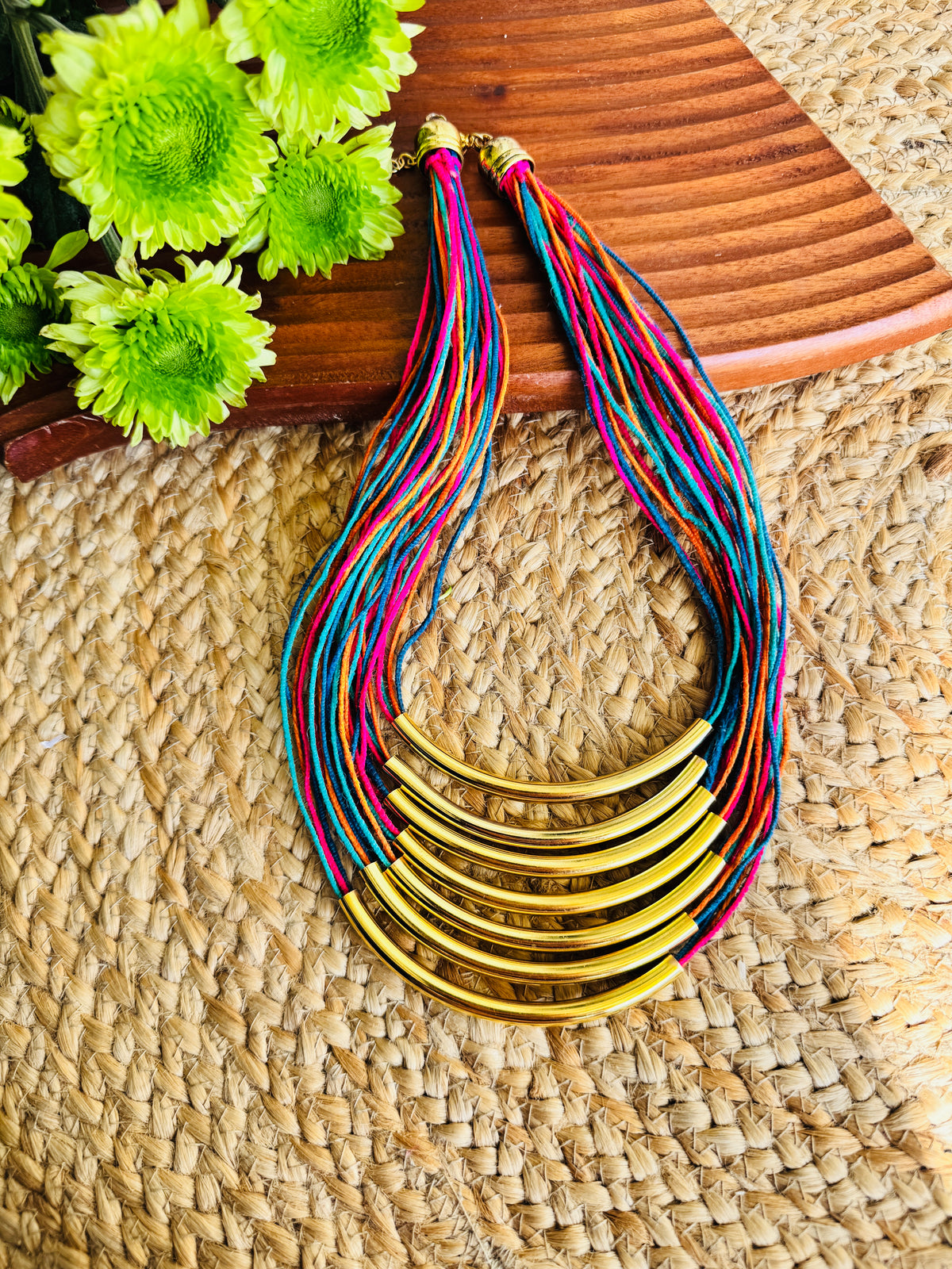 Jute statement necklace with gold tube - Multi