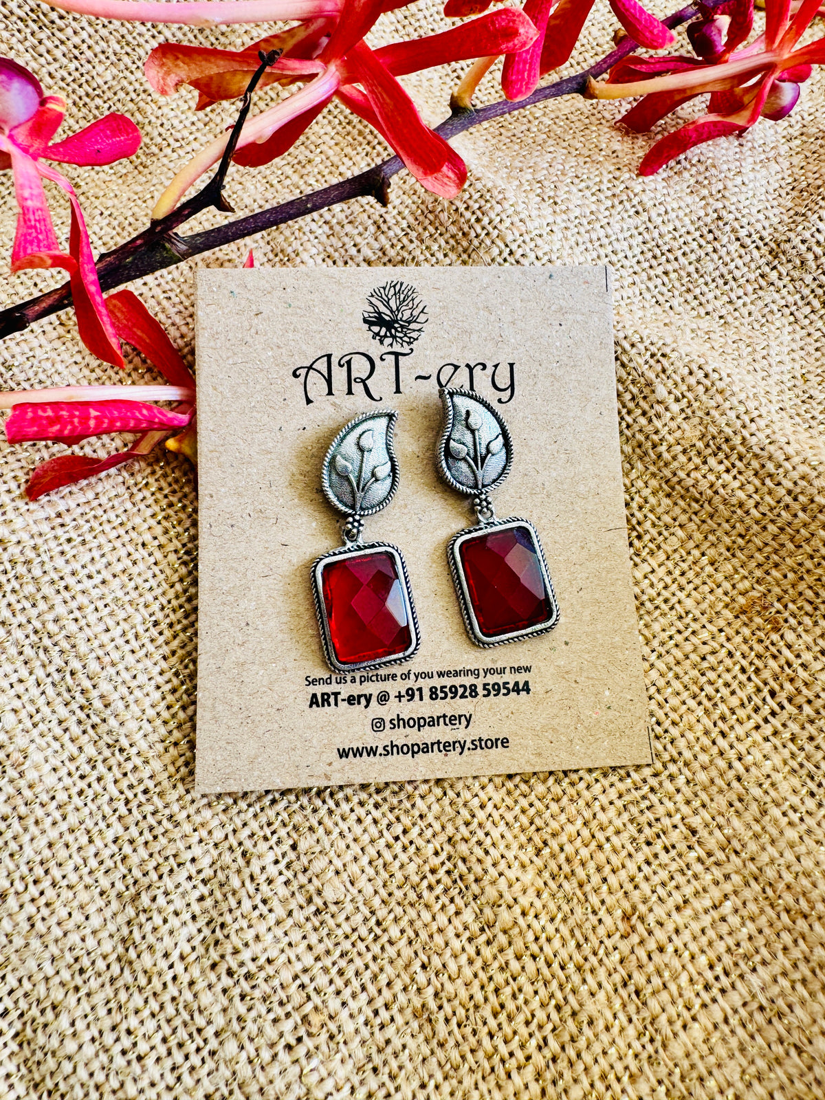 Leaf Design Lightweight Stone Earrings - Red