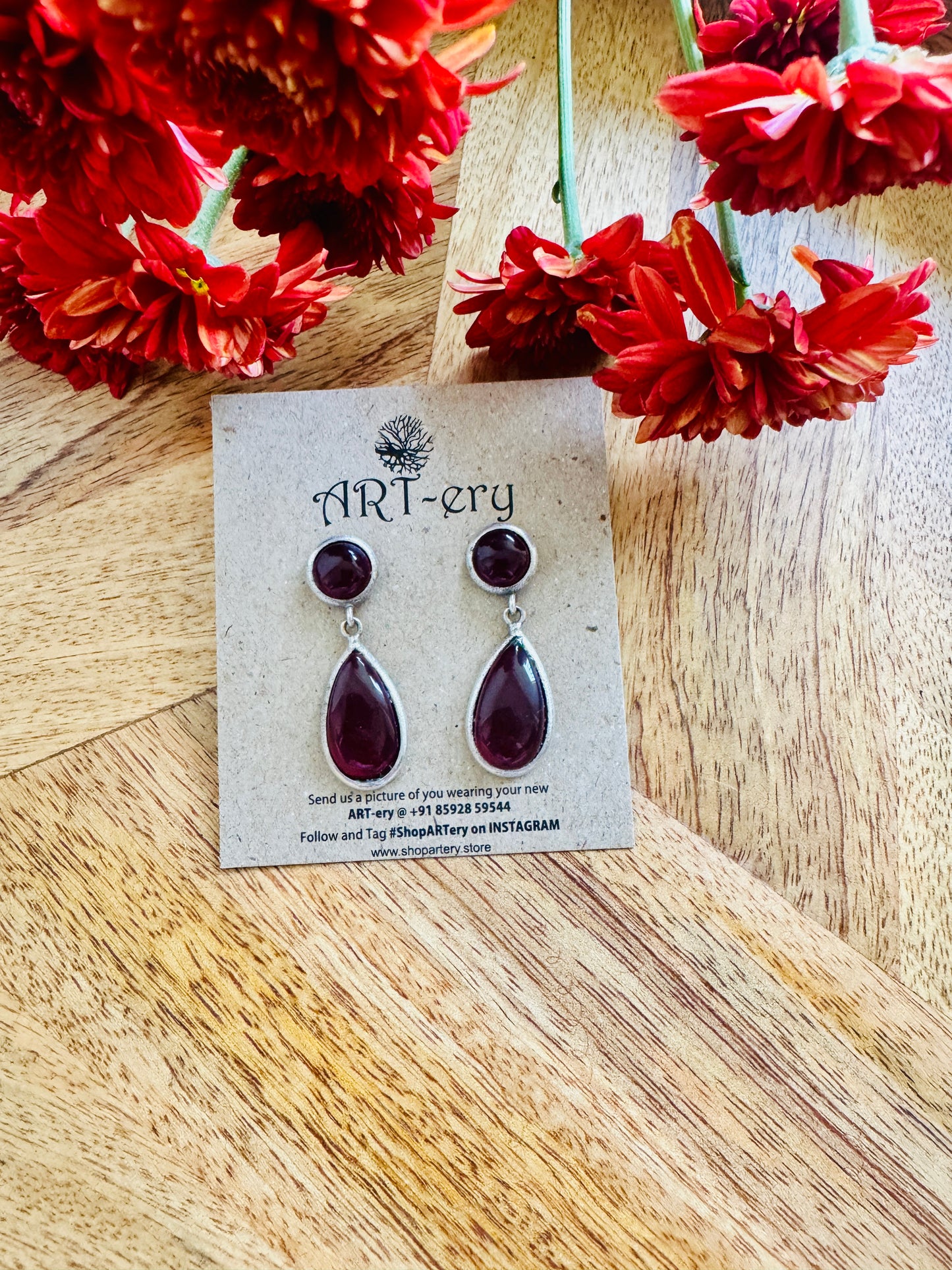 Simple tear drop earring - Maroon