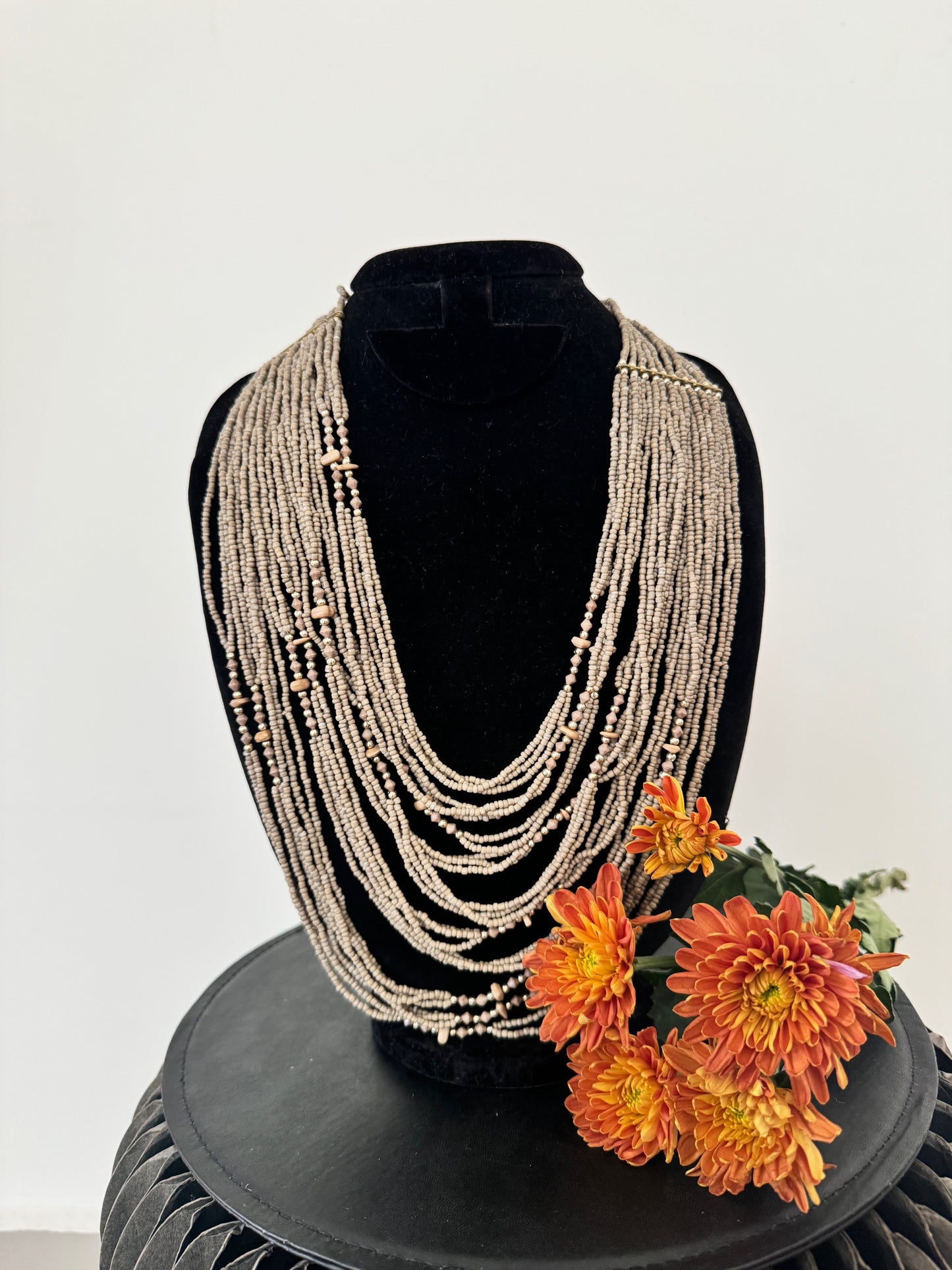 Multilayered beaded statement necklace - Beige