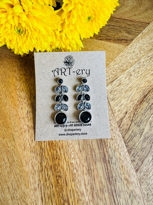Statement drop earrings - Black and White