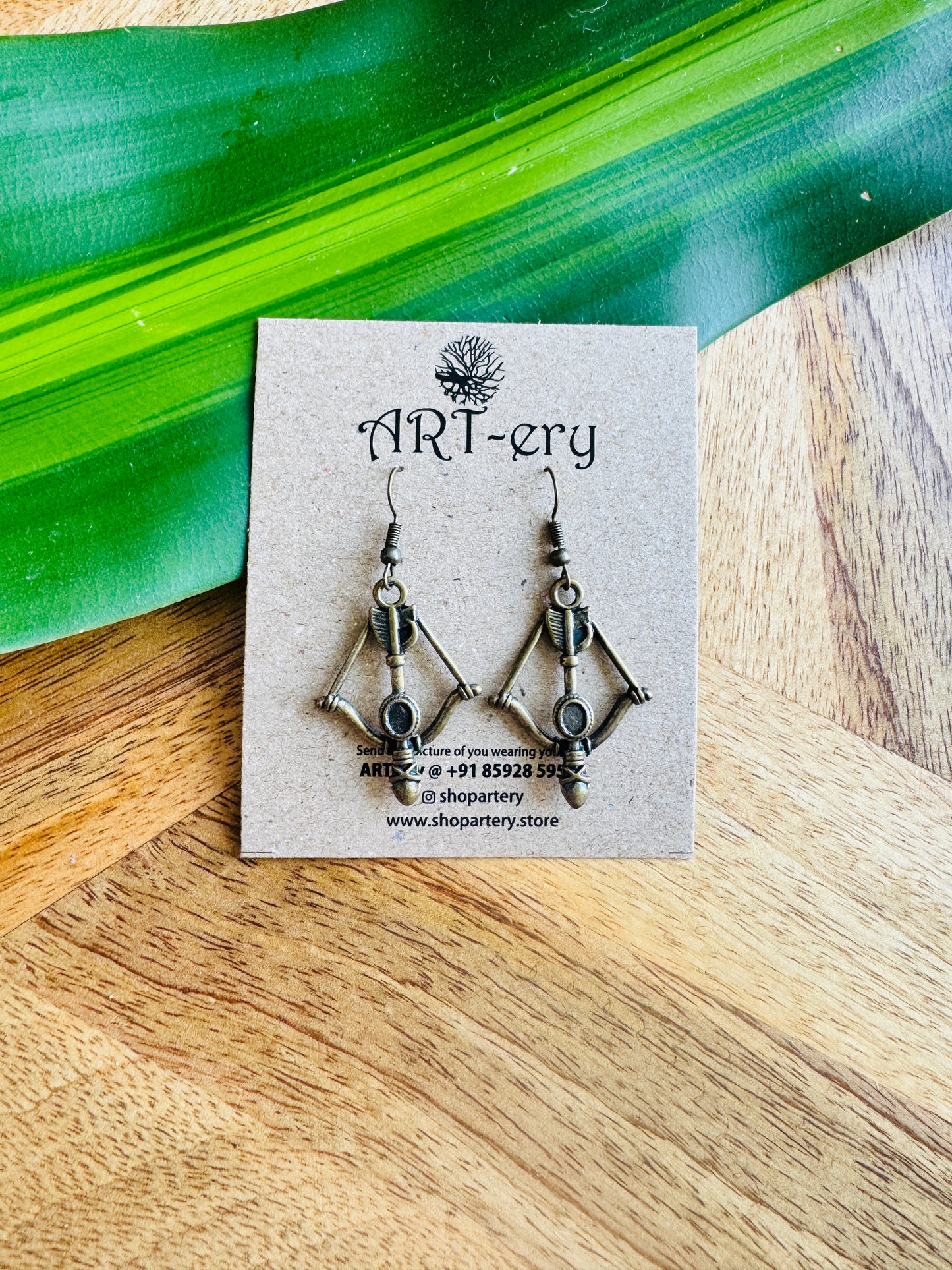 Miniature earring - Bow and Arrow