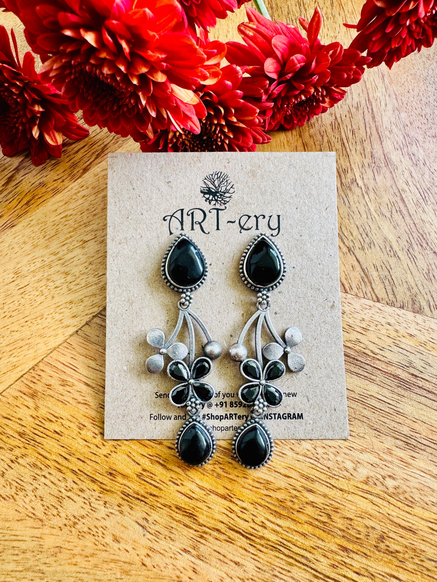 Dangler earring with stone - Black