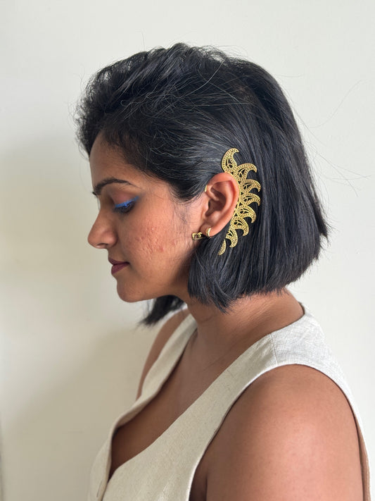 Ear cuff in gold tone Paisley design