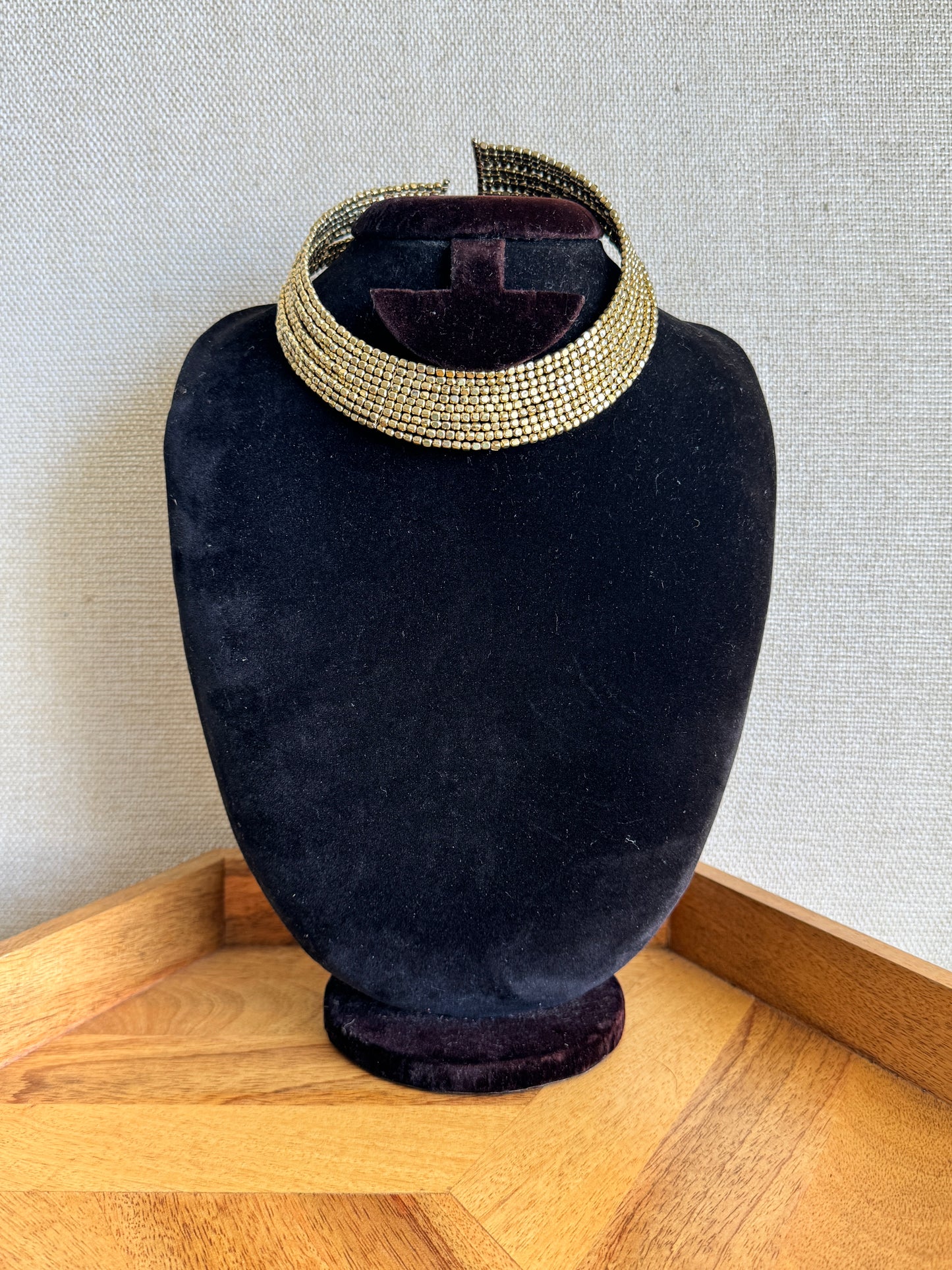 Gold cluster bead