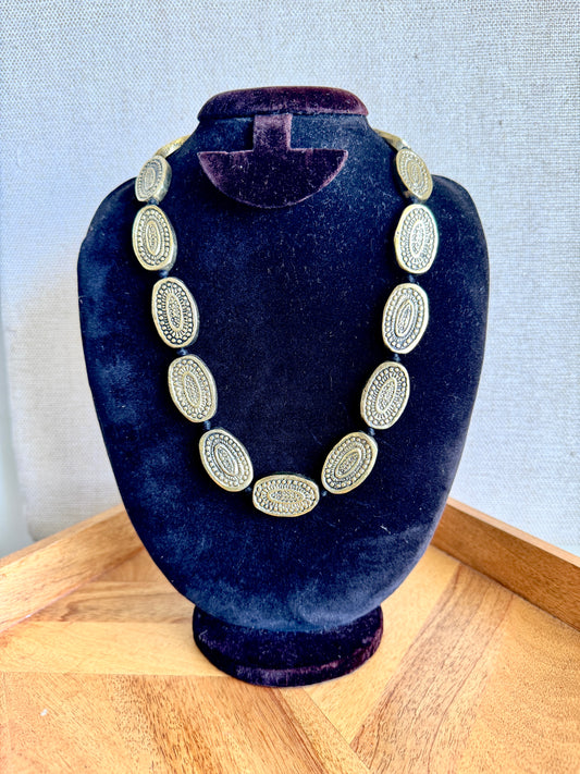 Statement metal necklace with adjustable cord - Gold