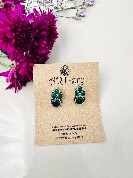 Small stone stud - Green