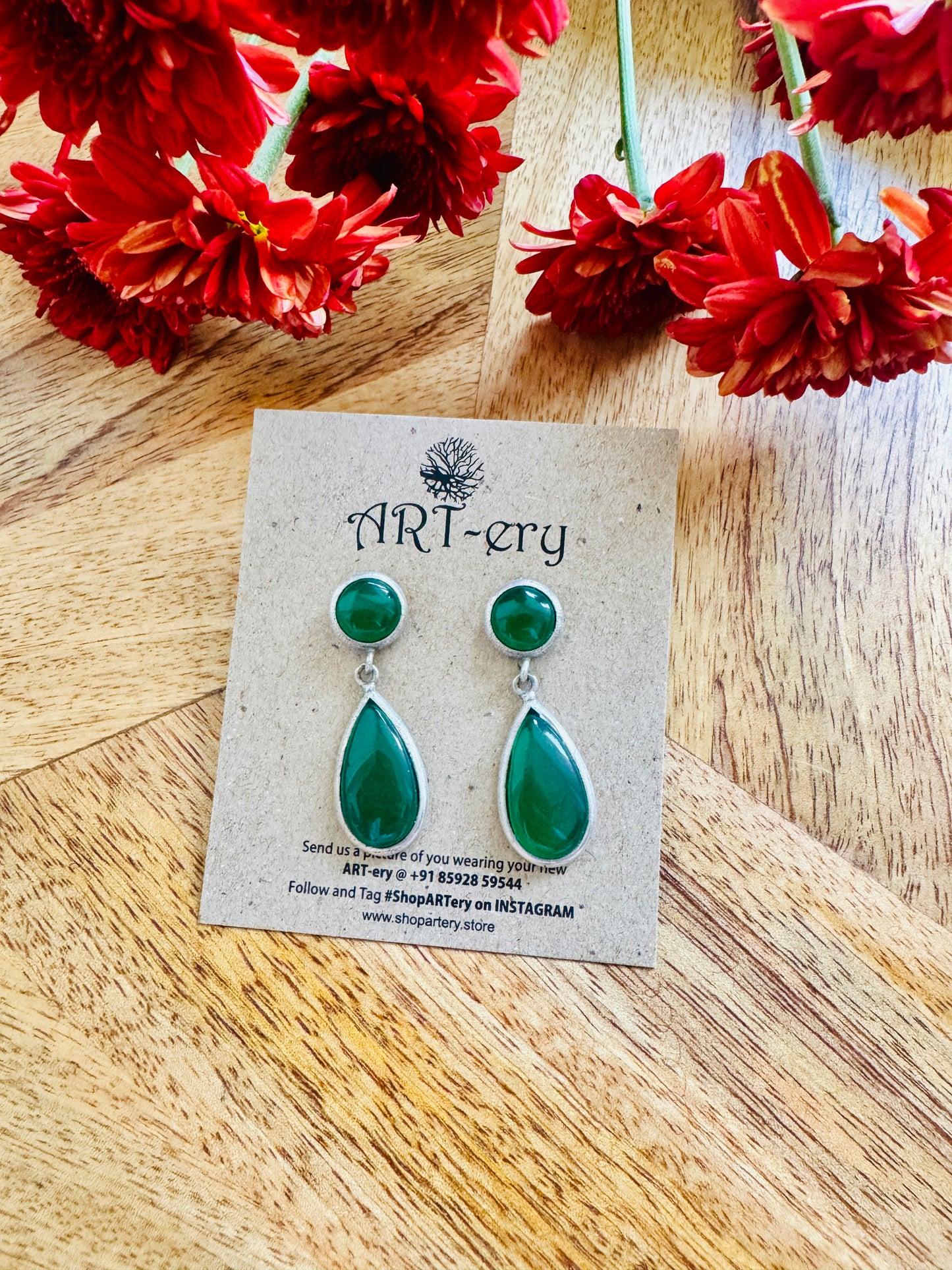Simple tear drop earring - Green