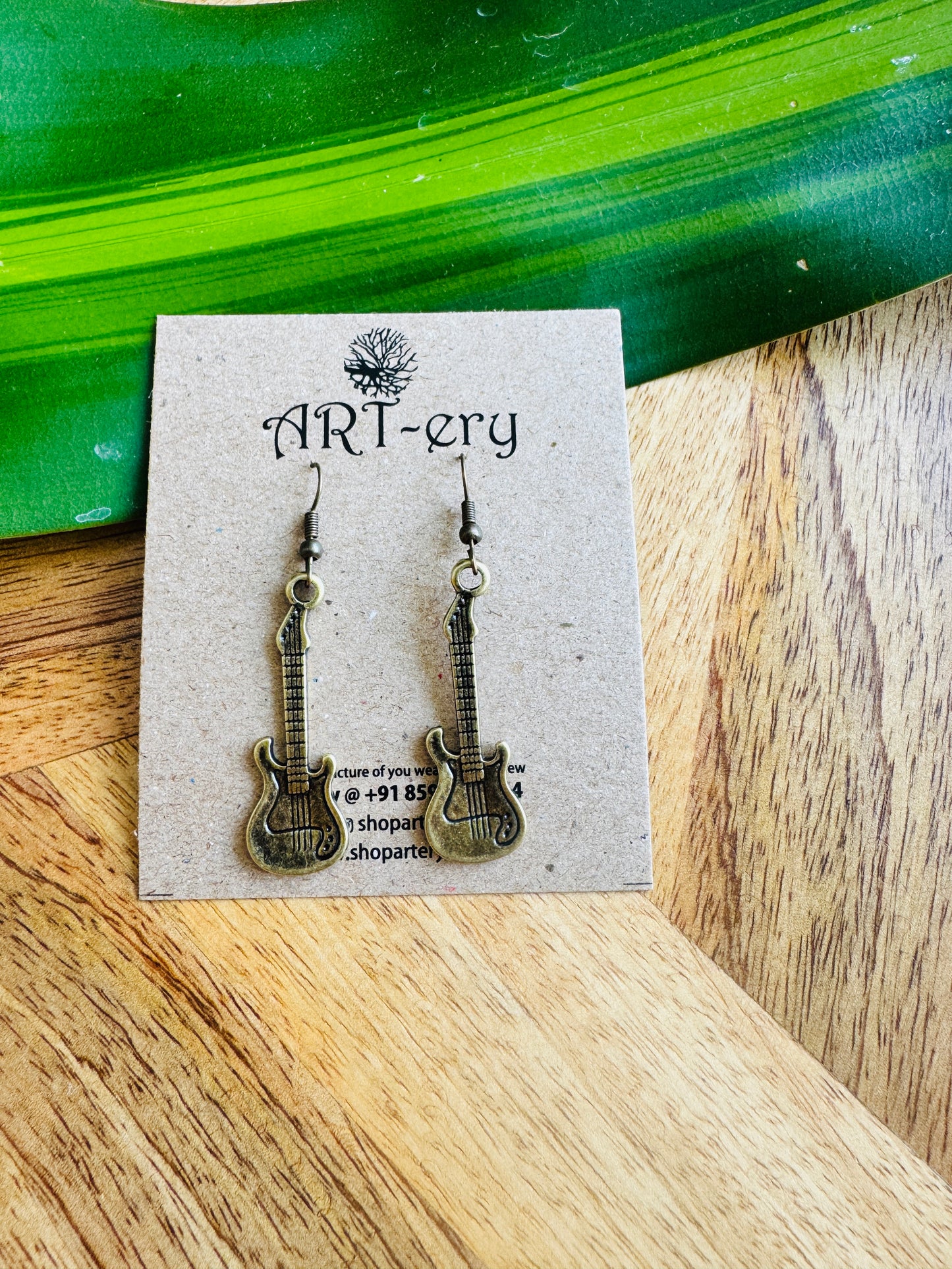 Miniature earring - Guitar