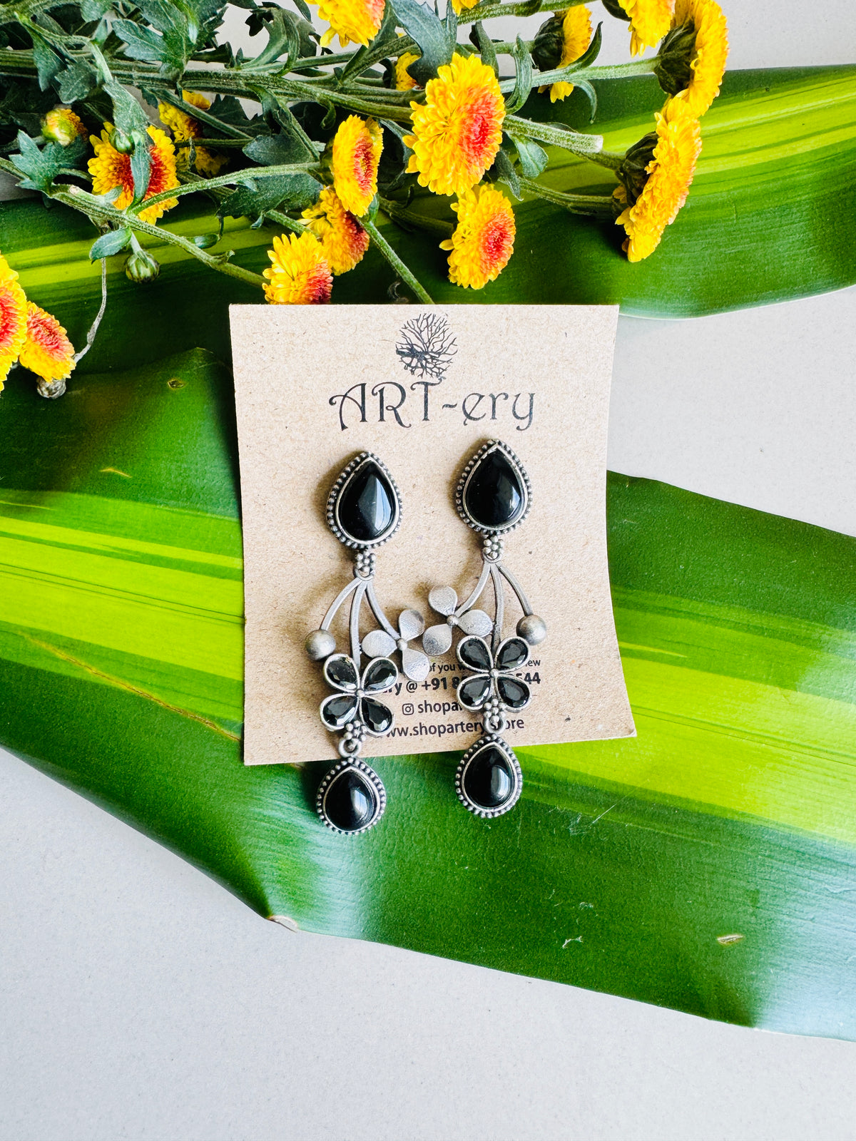 Dangler earring with stone - Black
