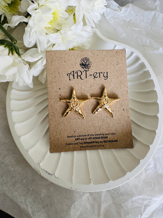 Star fish gold earrings 