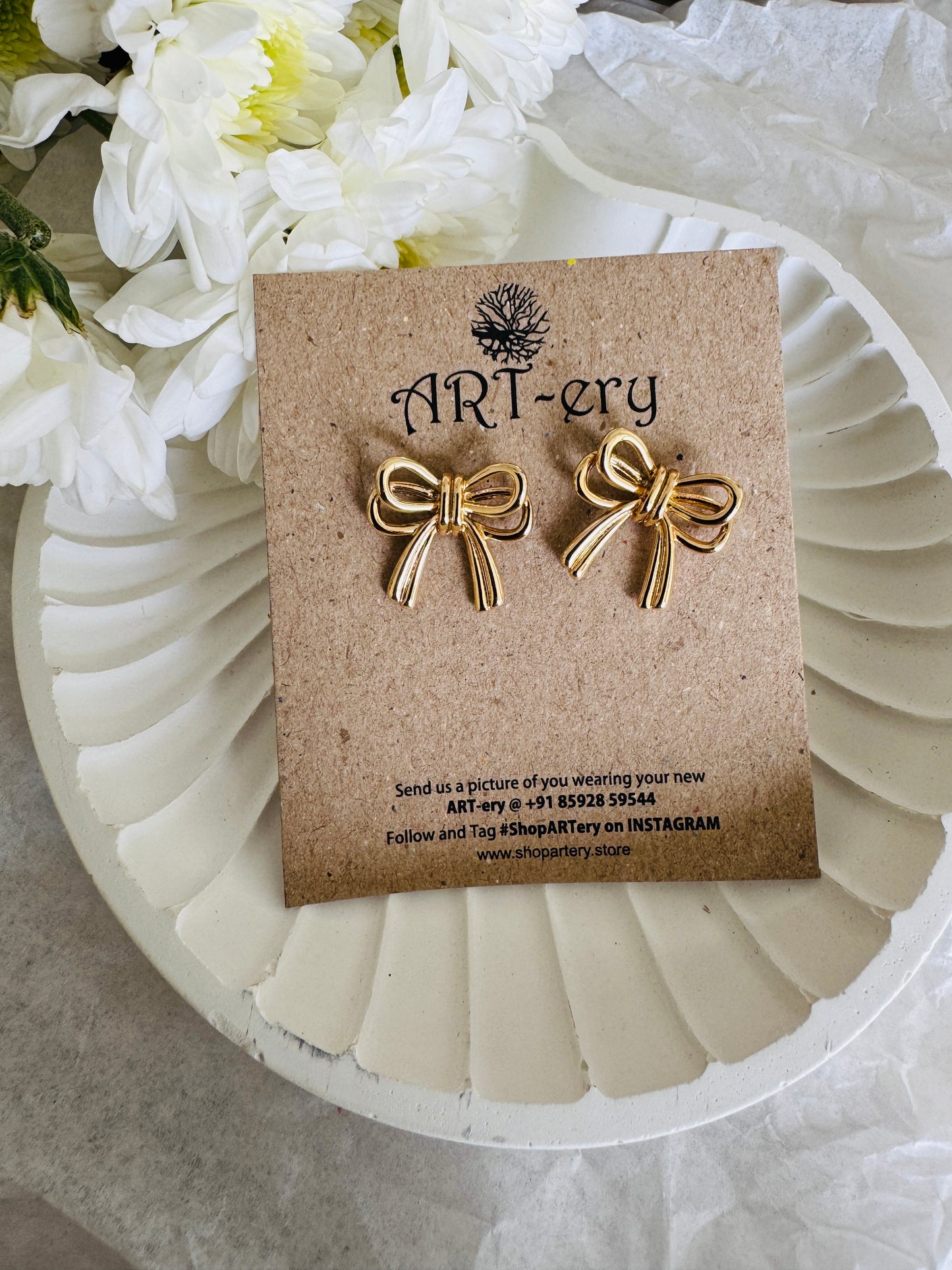 Bow kids earrings in gold