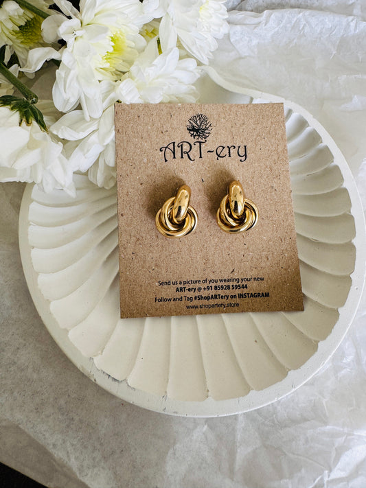 Tight loop gold earrings