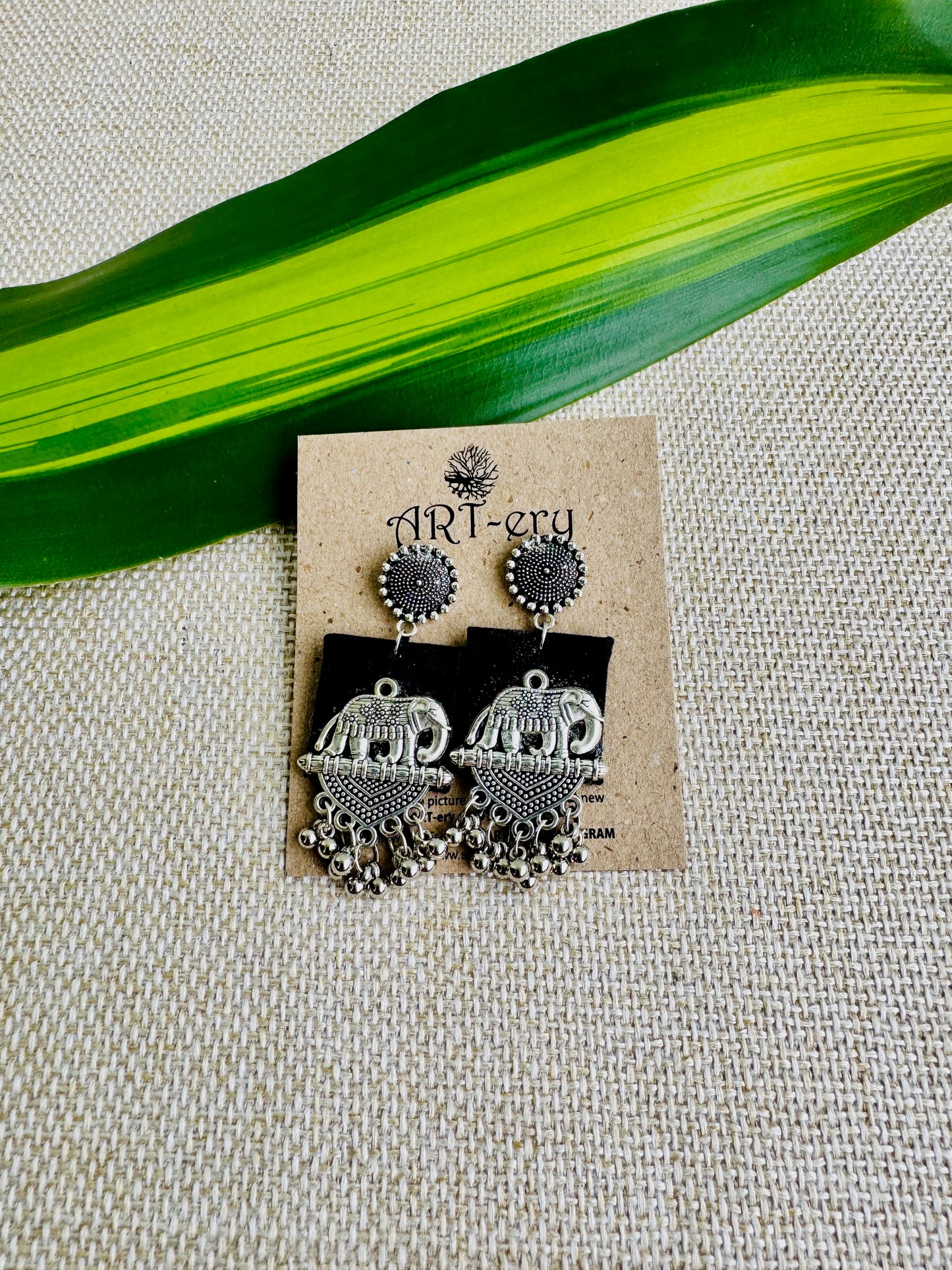 Lightweight fabric earrings - Black elephant