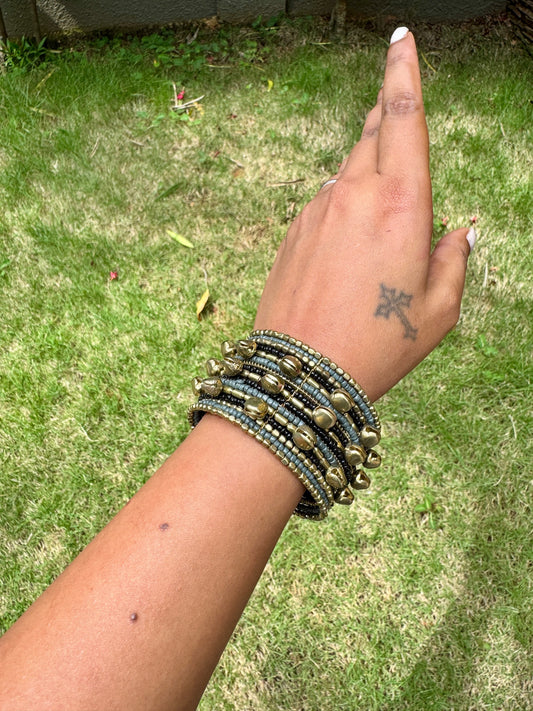 Broad beaded arm cuff with gunghroo - Grey