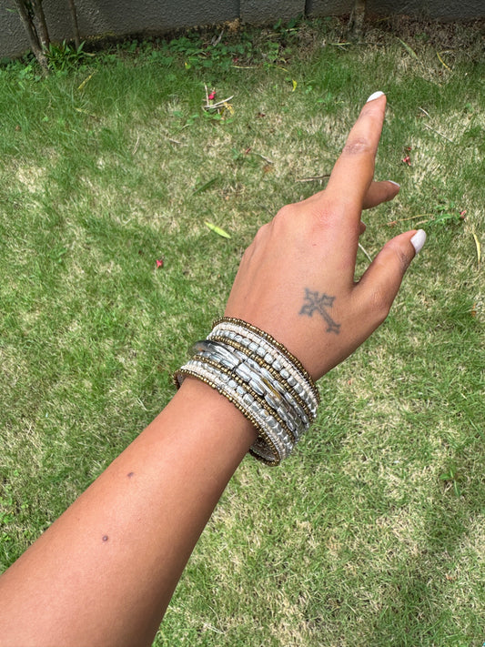 Broad beaded arm cuff Beige silver