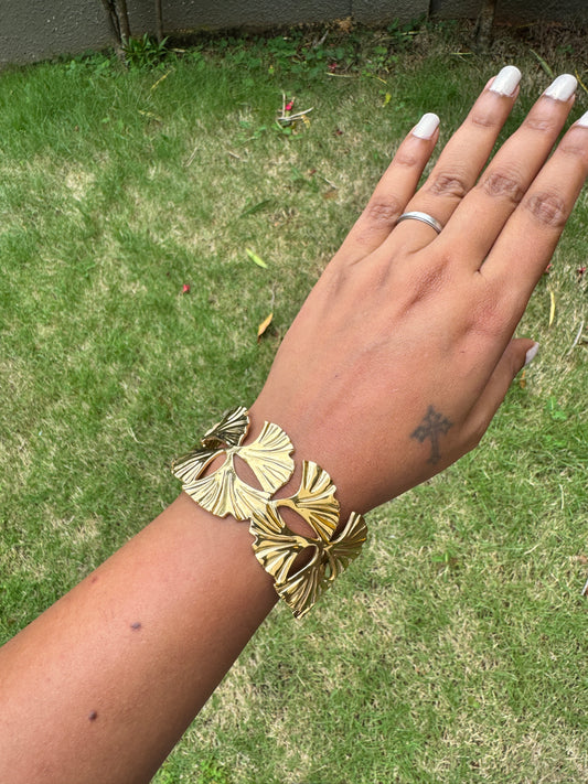 Delicate petals arm cuff - Gold