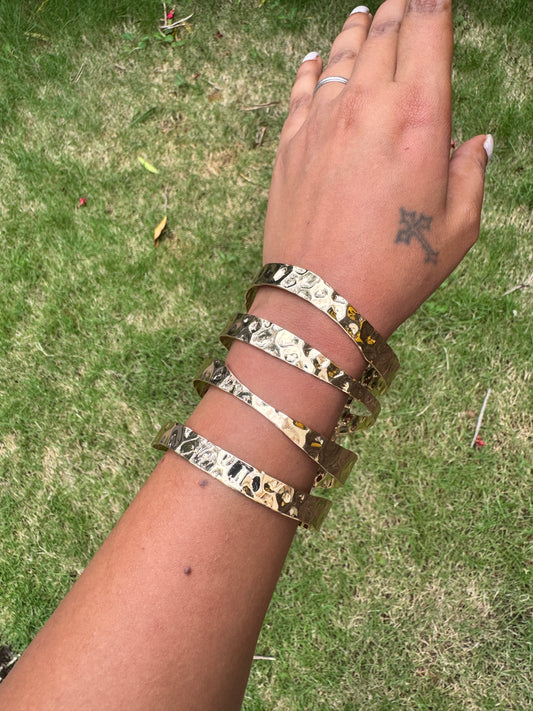 Flowing lines arm cuff - Gold