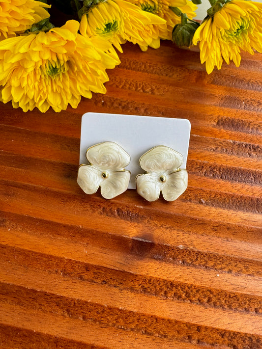 Pastel ear stud