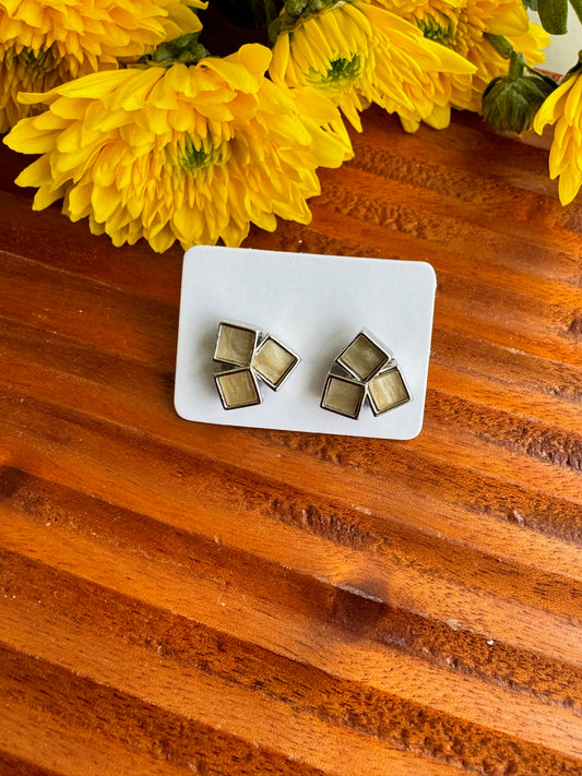 Square beige ear stud