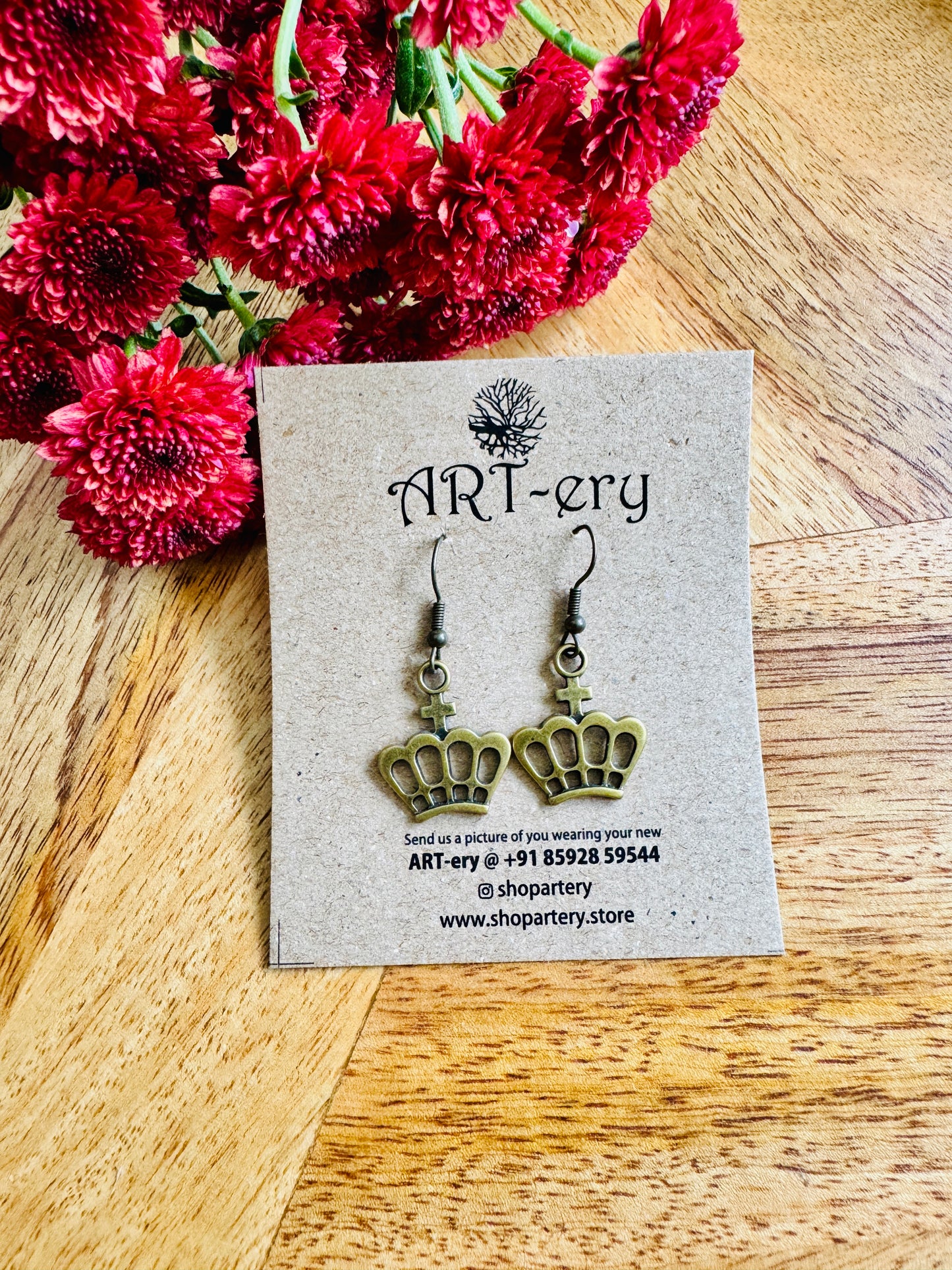 Miniature metal earring - Crown